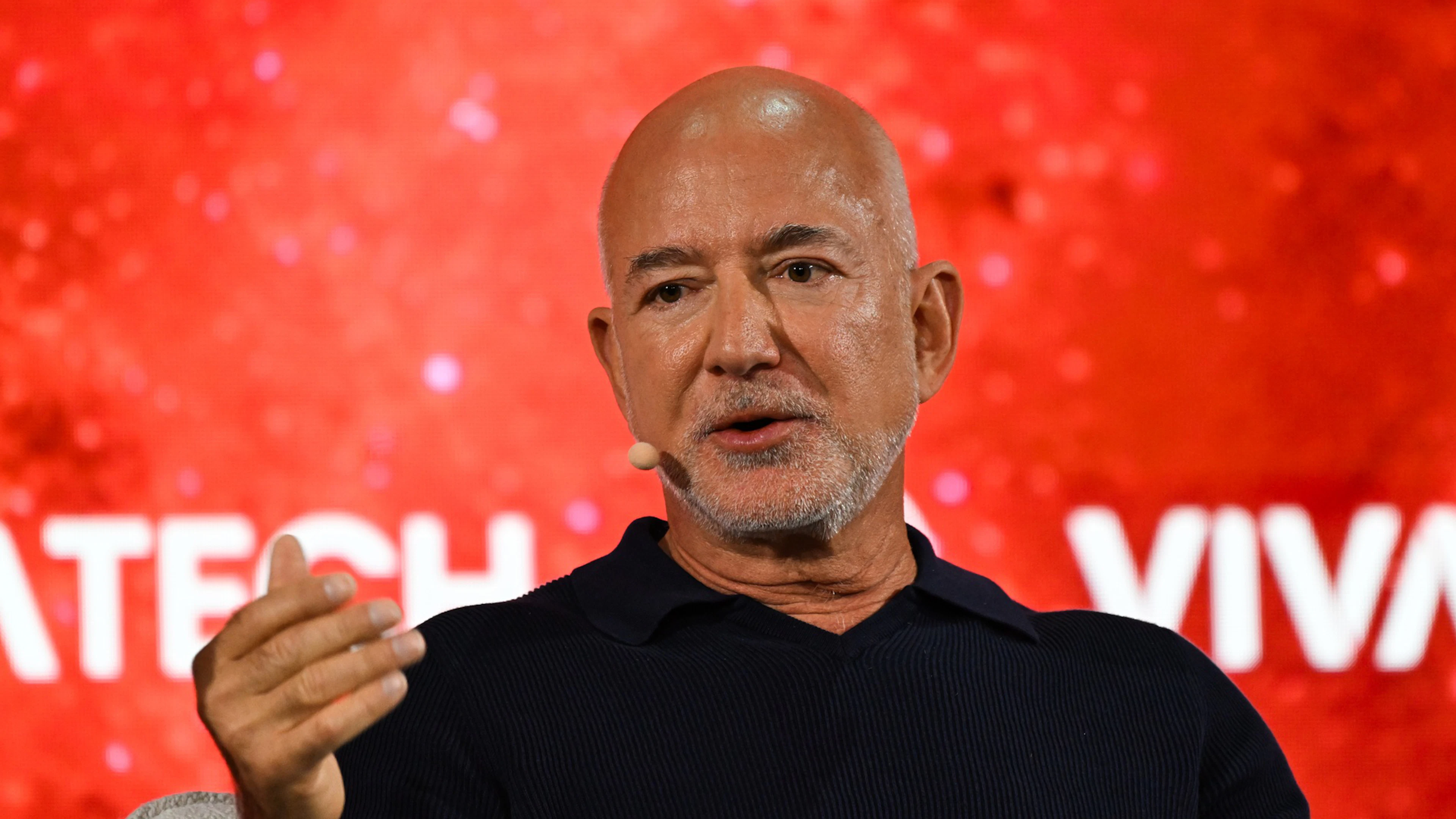 Amazon-Gründer Jeff Bezos könnte beim FC Liverpool einsteigen