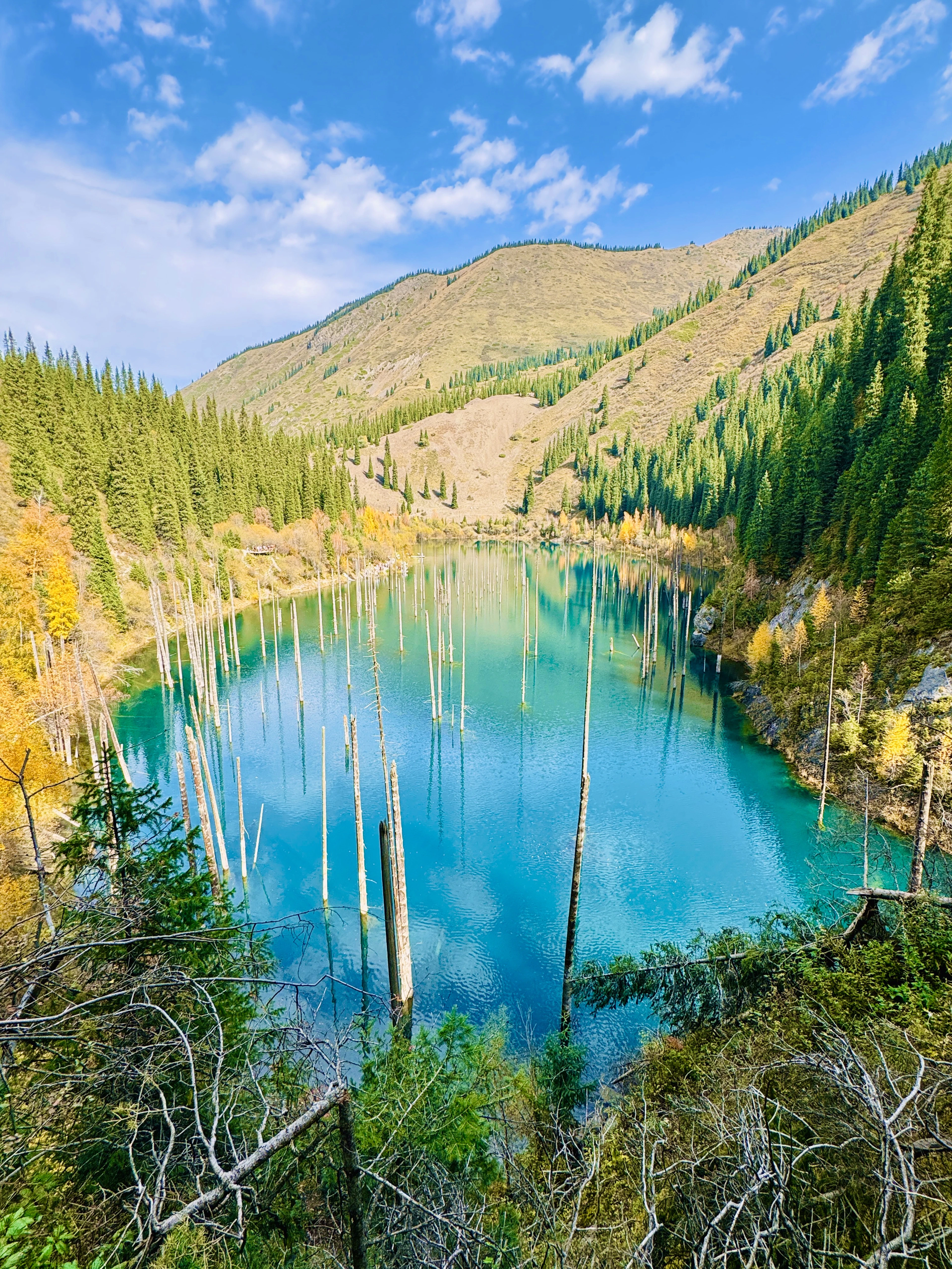 Der Kaindy Lake ist den anspruchsvollen Aufstieg wert.