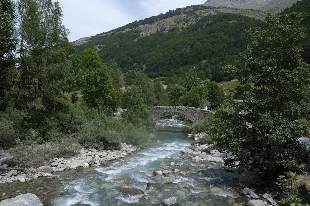 bluewin.ch - Dozens of Hikers with Severe Diarrhea Flown from the Pyrenees to the Hospital