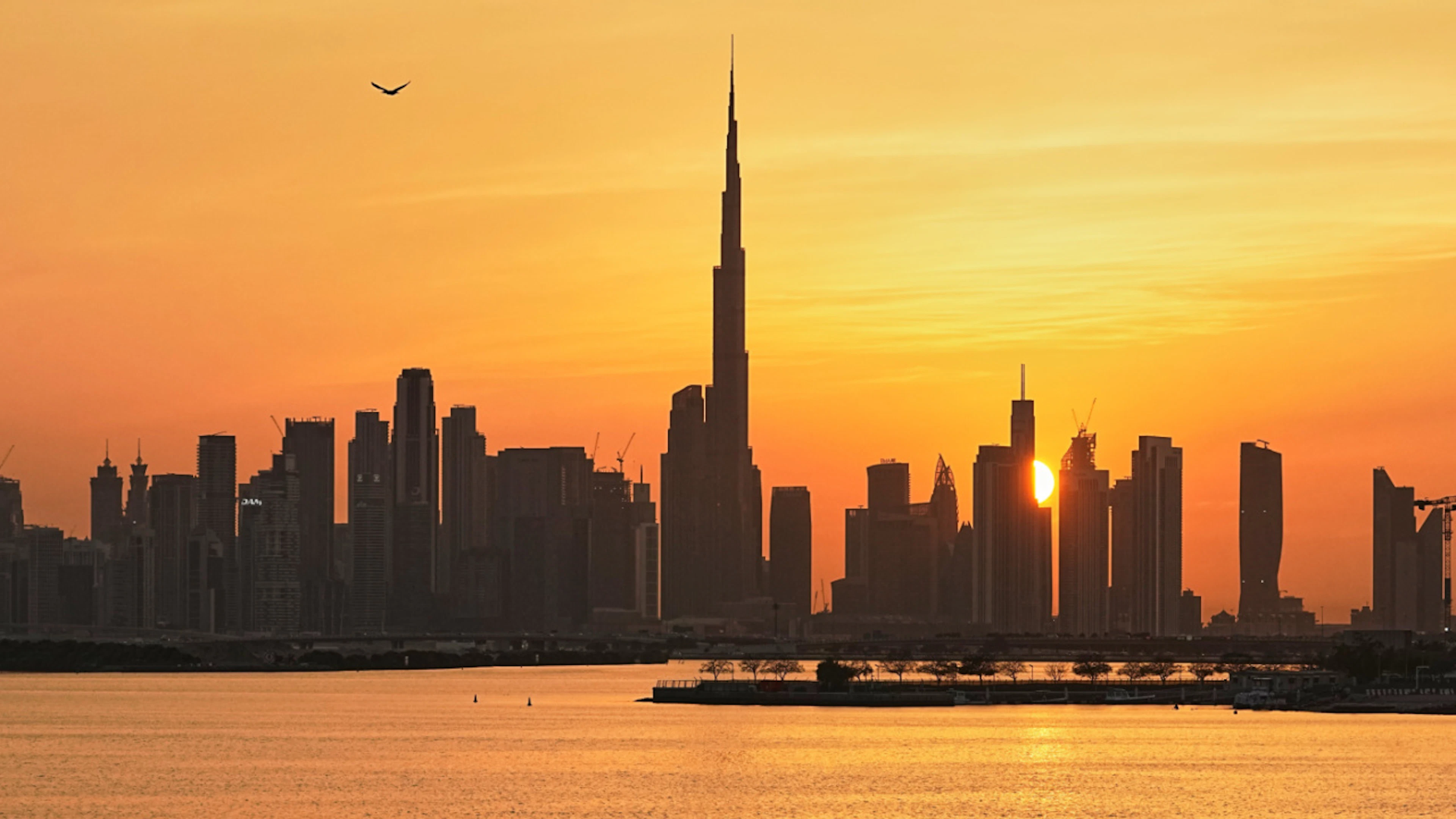 Dubai cerca di contrastare la crisi dovuta alla guerra offrendo 800 dollari a chi porta turisti