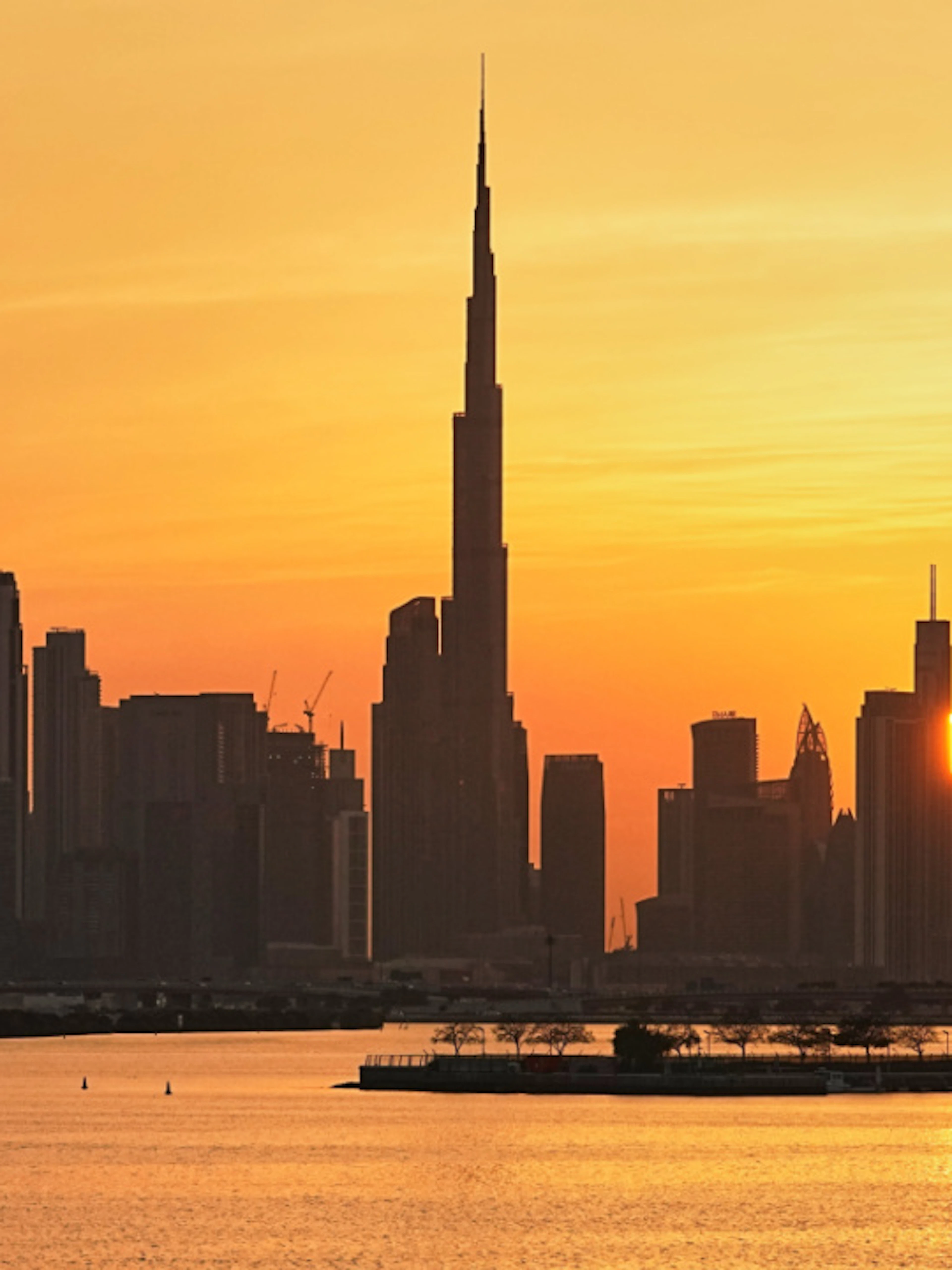 Dubai cerca di contrastare la crisi dovuta alla guerra offrendo 800 dollari a chi porta turisti