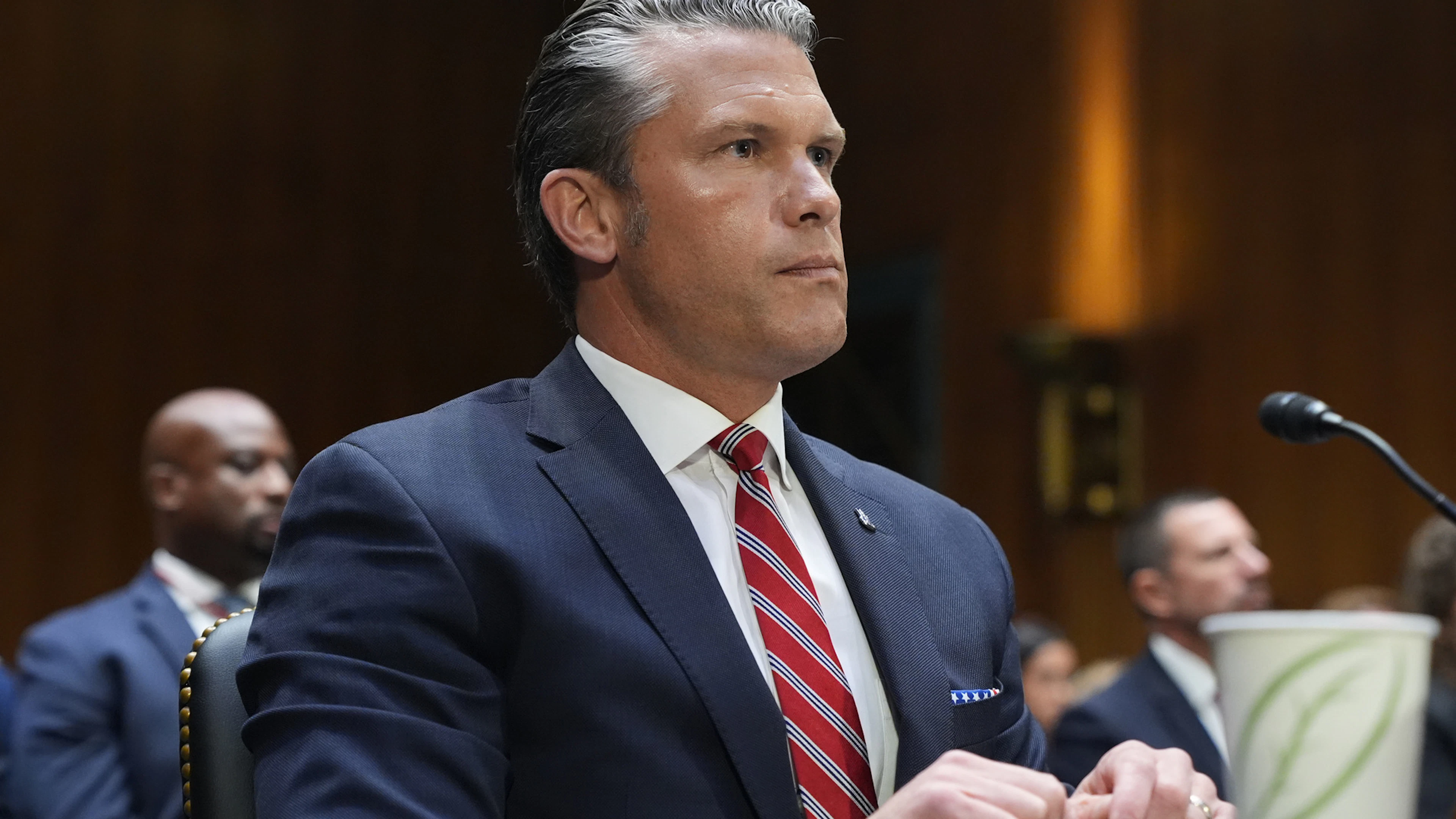 Heftiger Schlagabtausch im Senat – Hegseth streitet wegen Irankrieg