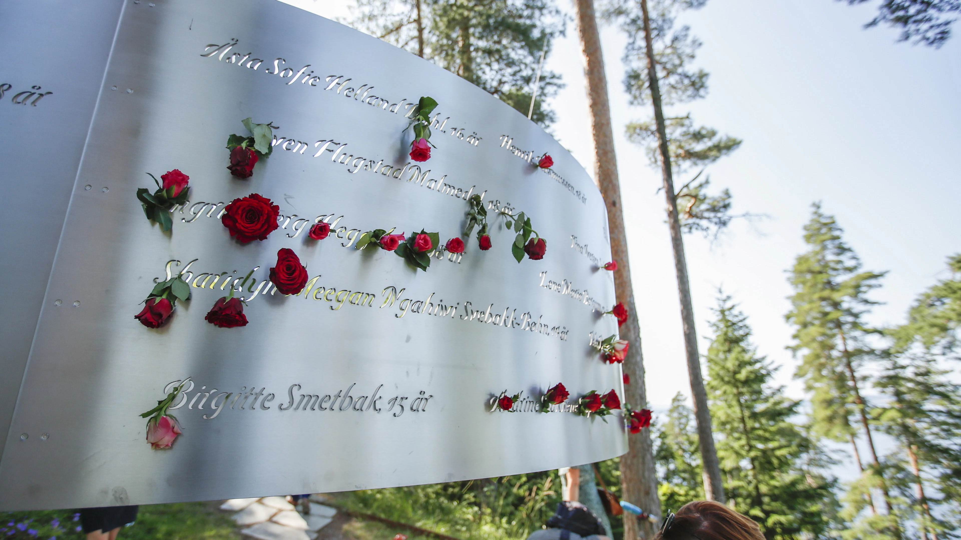 La Norvège rend hommage aux victimes des attentats d'Oslo et Utoya