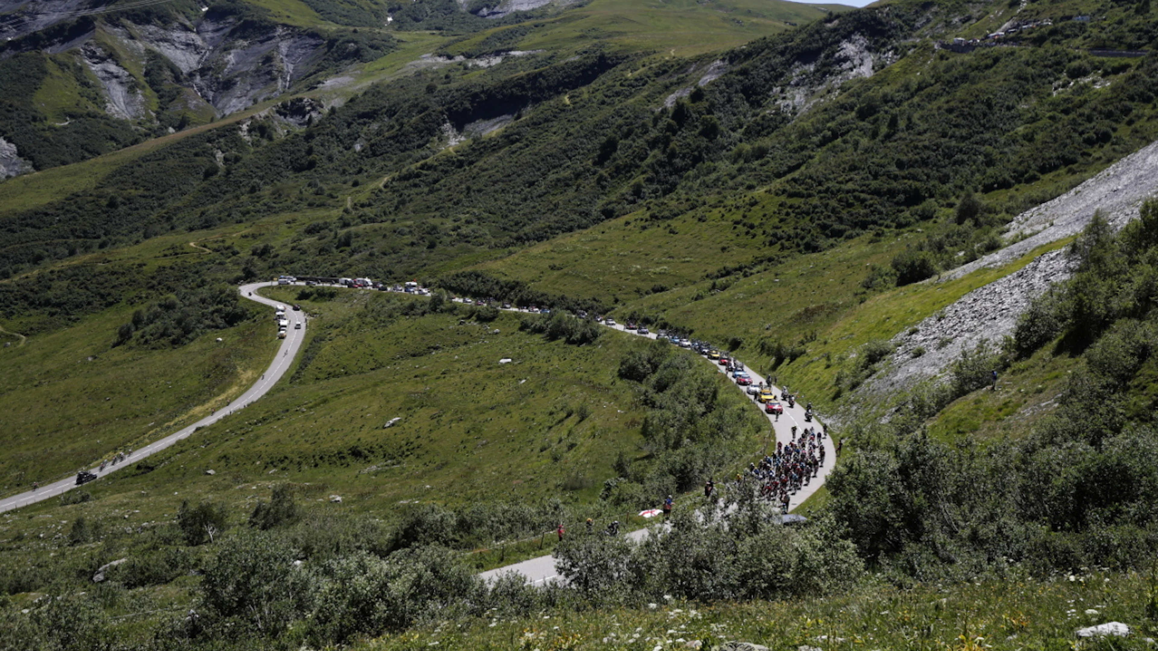 Legendär: Über 21 Spitzkehren windet sich die Strasse von Bourg d'Oisans auf die Alpe d'Huez