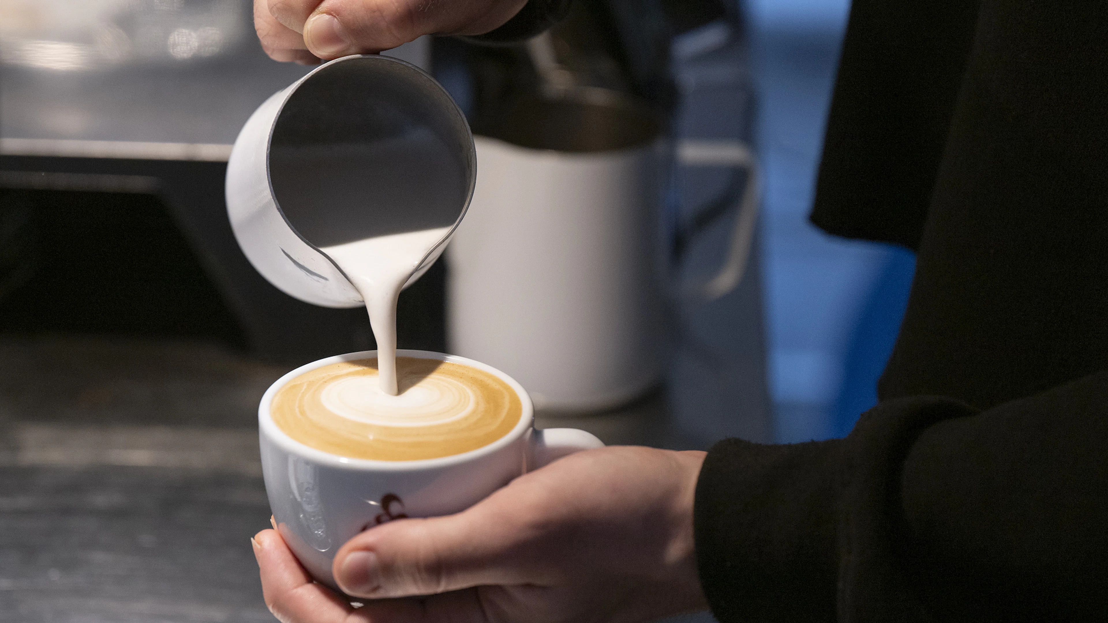 Quante tazze di caffè al giorno fanno bene alla salute? La risposta degli esperti