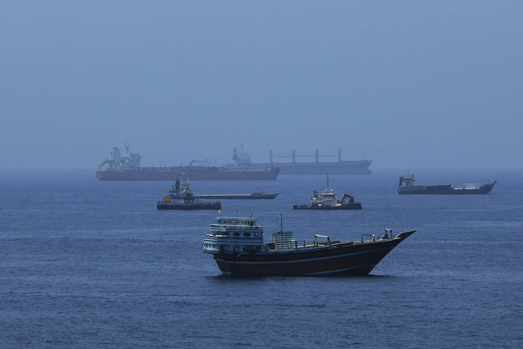 Photo: bluewin.ch Gulf Oil Nations Fast-Track Pipelines to Bypass Strait of Hormuz Crisis