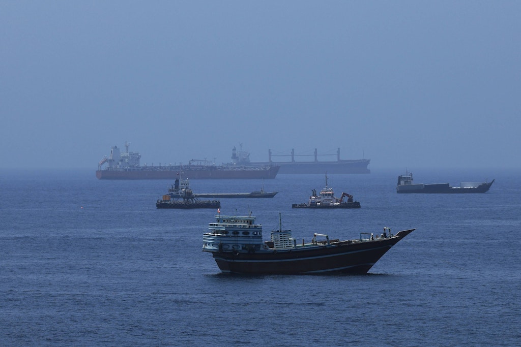 bluewin.ch - Gulf oil-producing nations are building mega-pipelines to replace the Strait of Hormuz