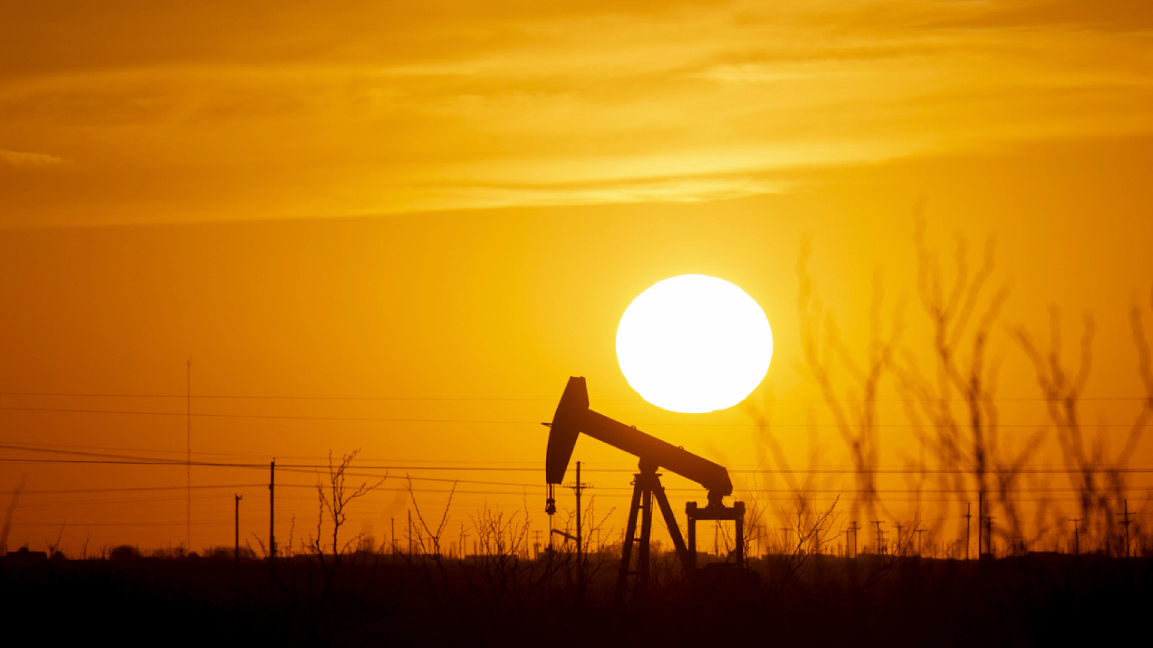 Quotazioni del petrolio e del gas in calo in attesa degli sviluppi in Medio Oriente. (immagine d'illustrazione)