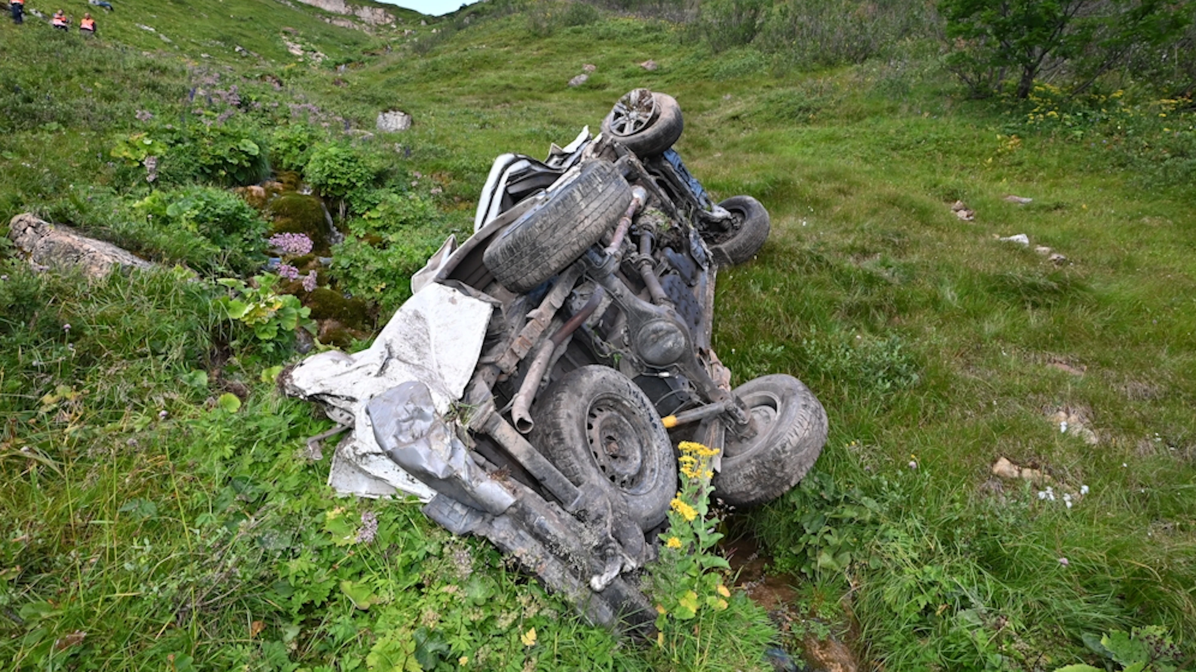 The vehicle involved in the accident was traveling from Alp Hochsäss toward Alp Chläui.