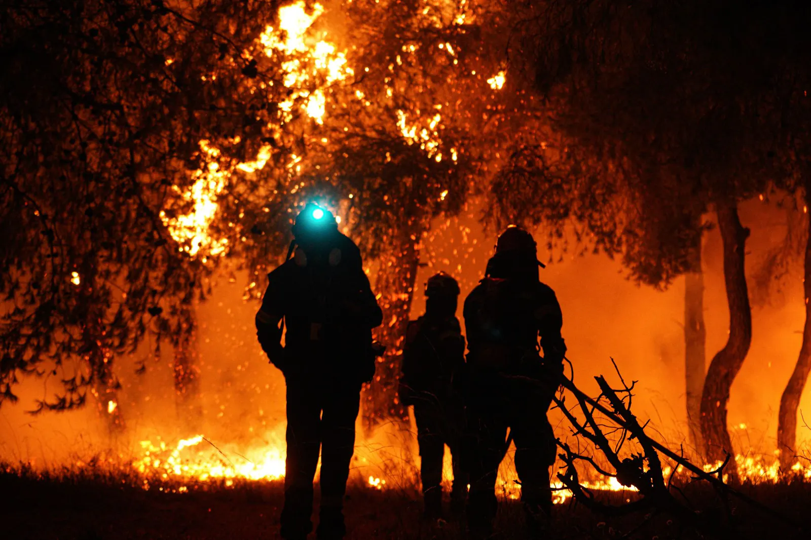 Forest Fires on Paros: Several Villages Evacuated