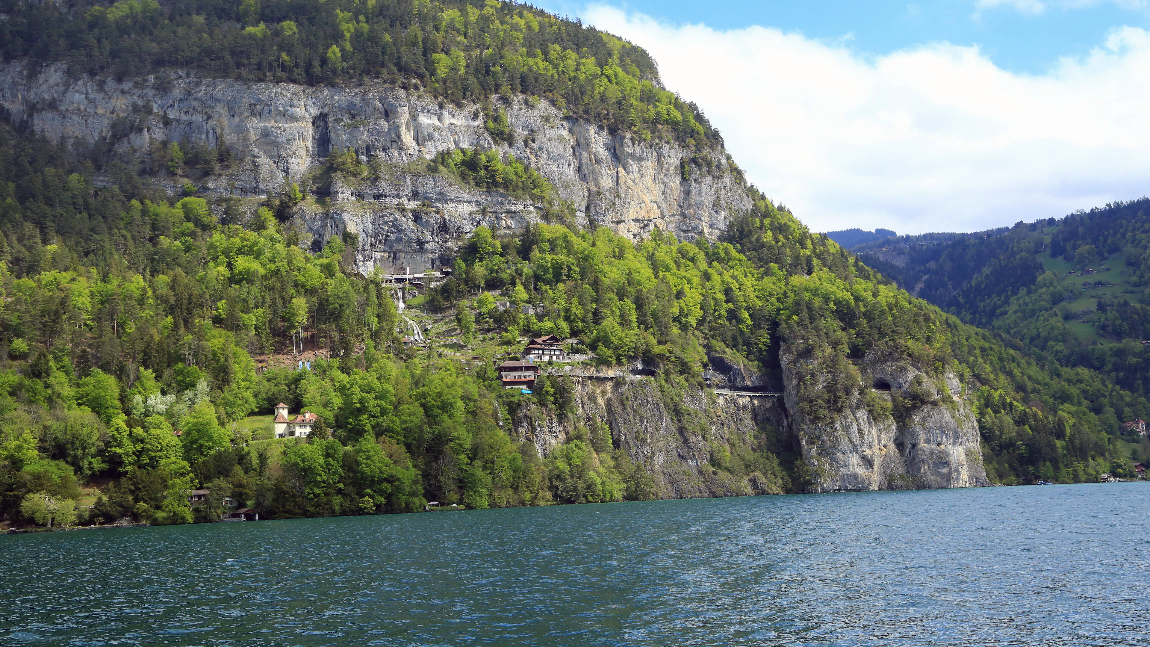 Summer heat in Switzerland: How to find the best way to cool down