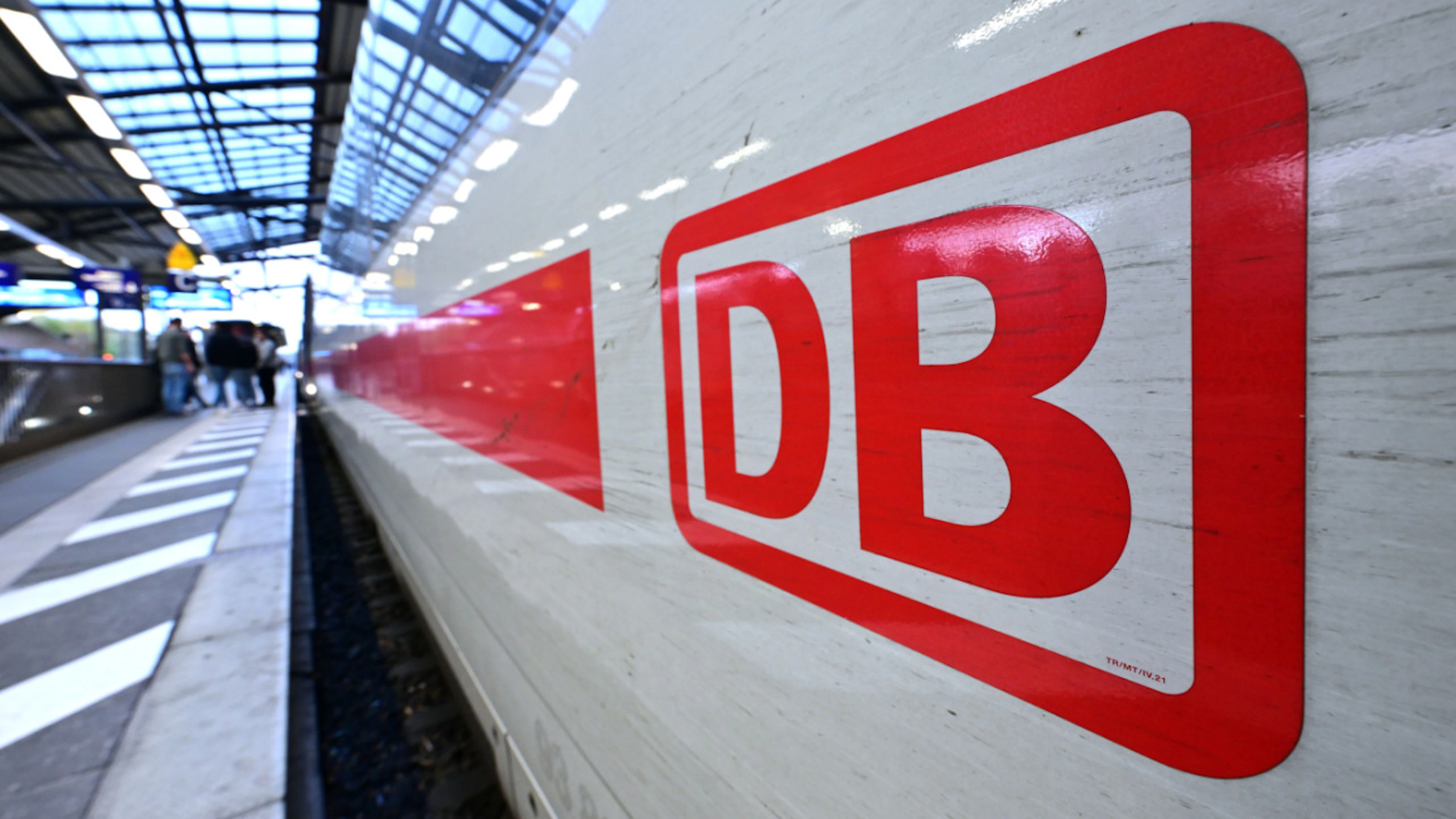 Erstmals seit langem hat die Deutsche Bahn wieder einen Gewinn geschrieben. Die schlechte Zufriedenheitsquote bei den Kundinnen und Kunden dürfte das aber kaum steigern.