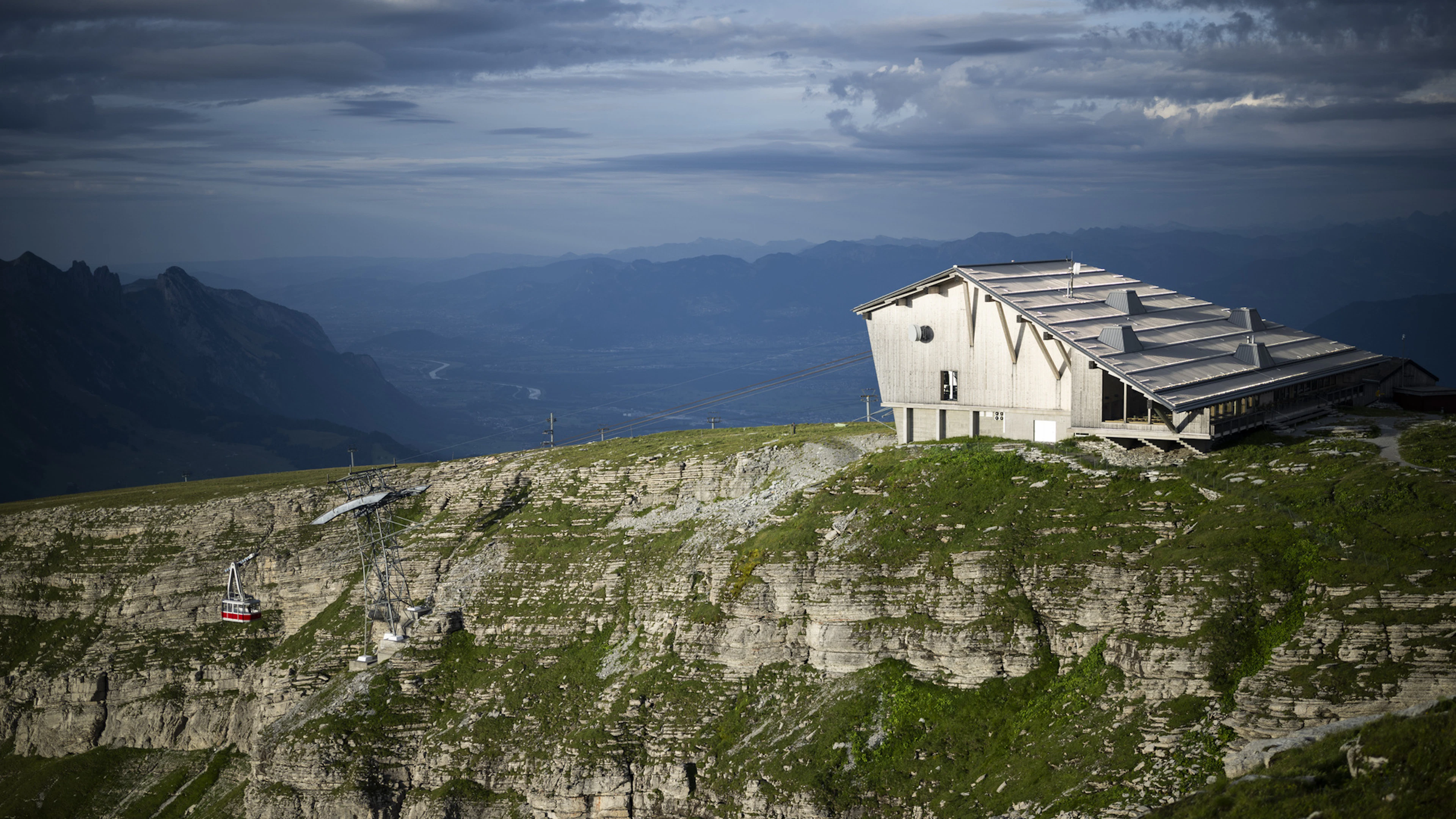 View of the summit building on the Chäserugg.