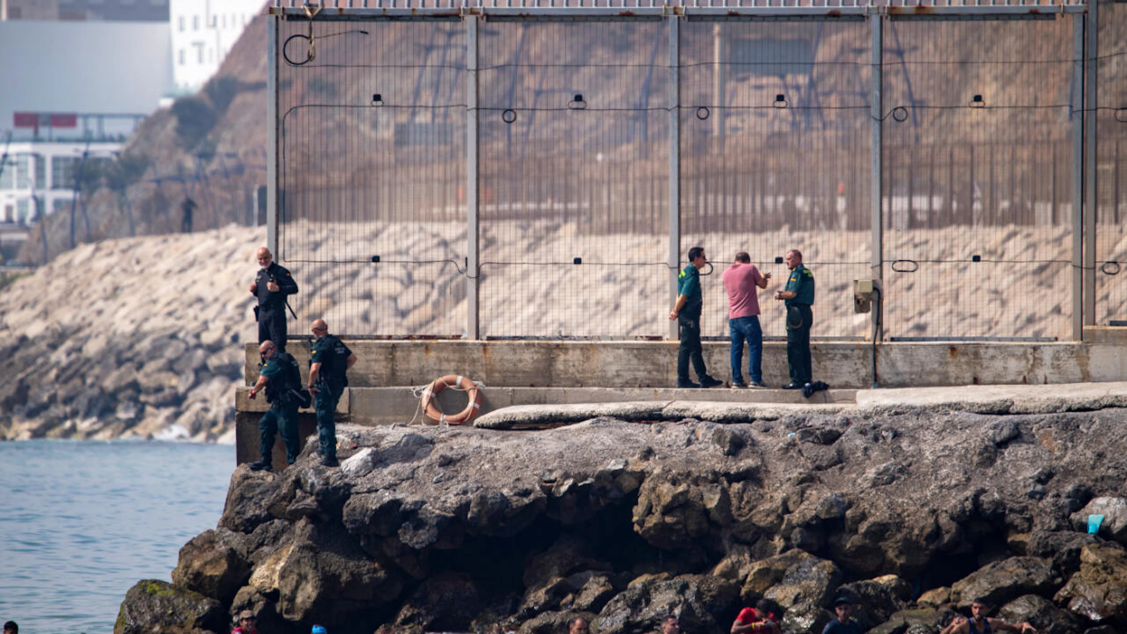 Migrants are trying to reach the Spanish enclave of Ceuta from Morocco. Photo: Antonio Sempera/AP/dpa