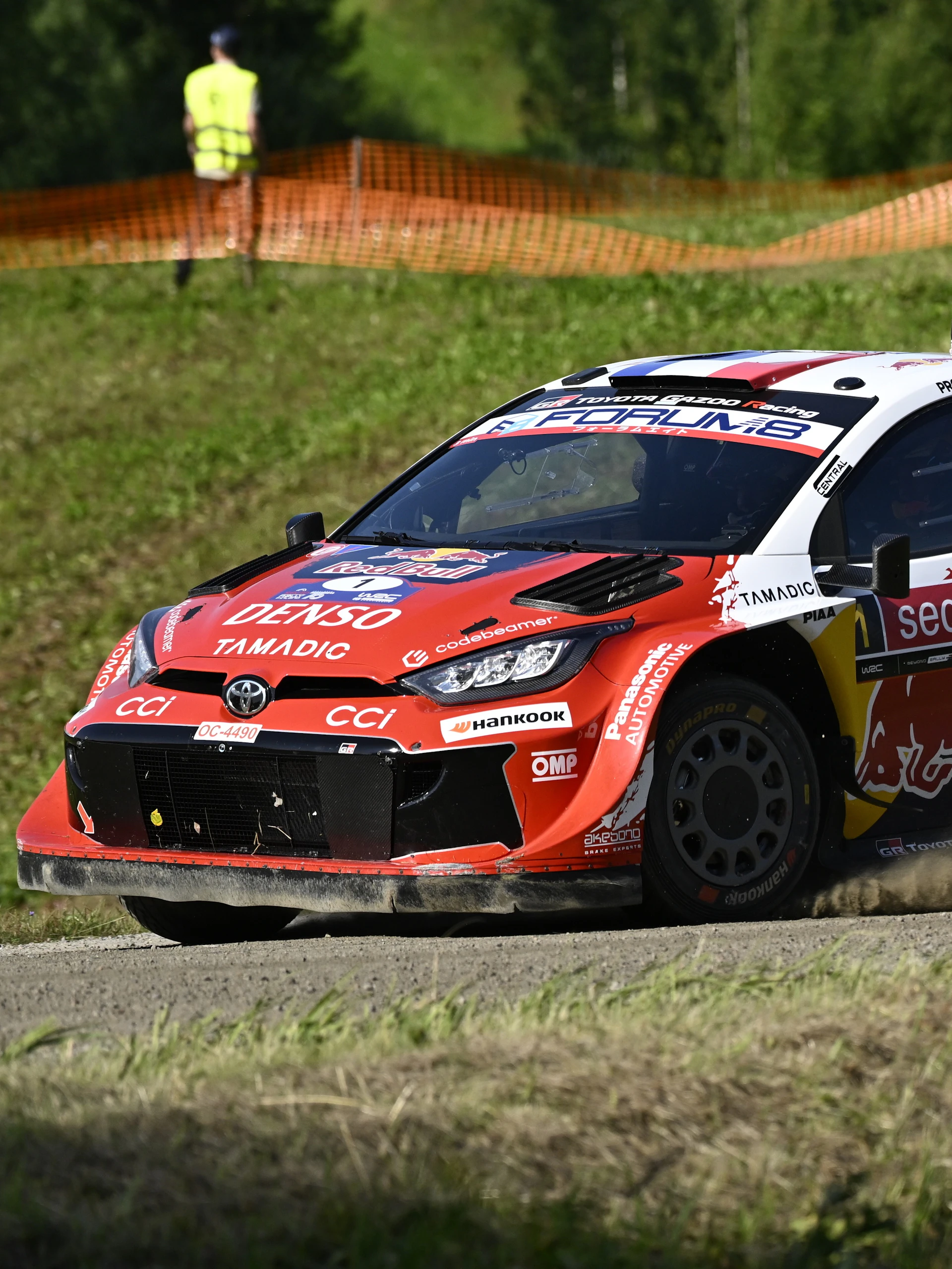 Ogier prend les commandes, Evans reste dans ses roues