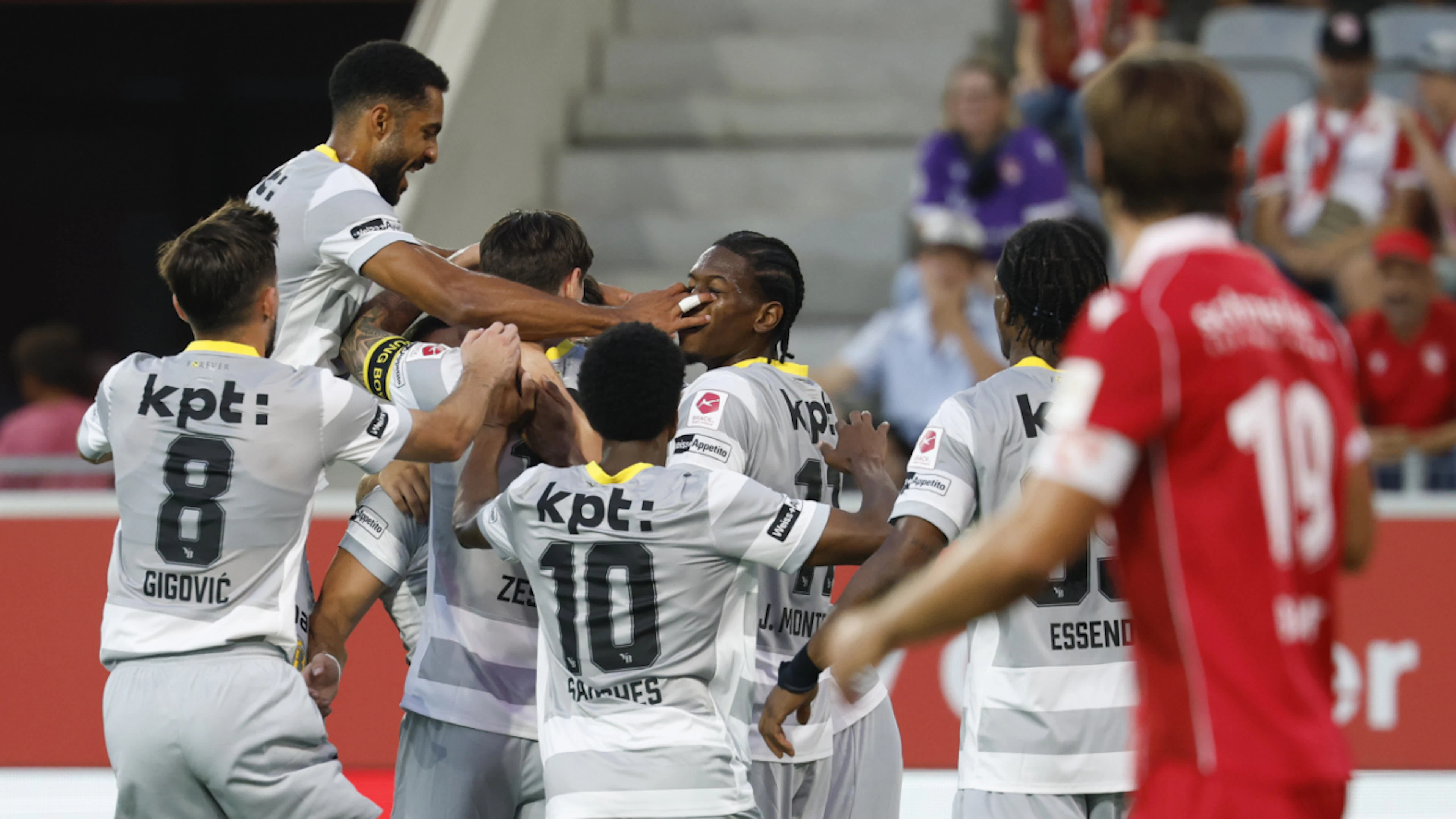 Young Boys celebrate in the derby against Thun