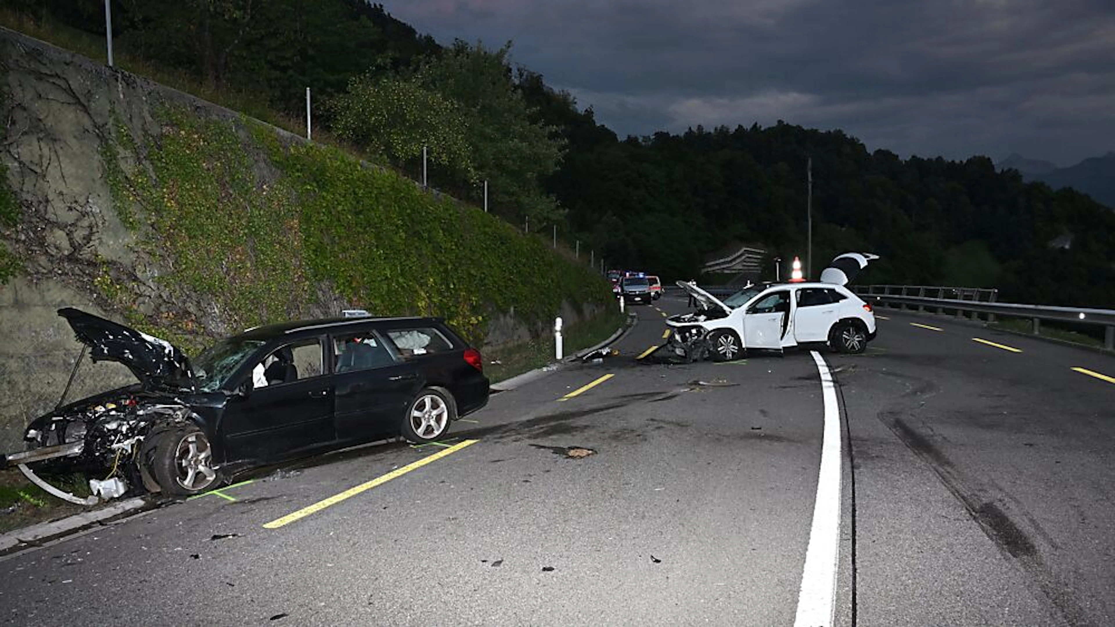 Eight Injured in Serious Crash in Steinen, SZ