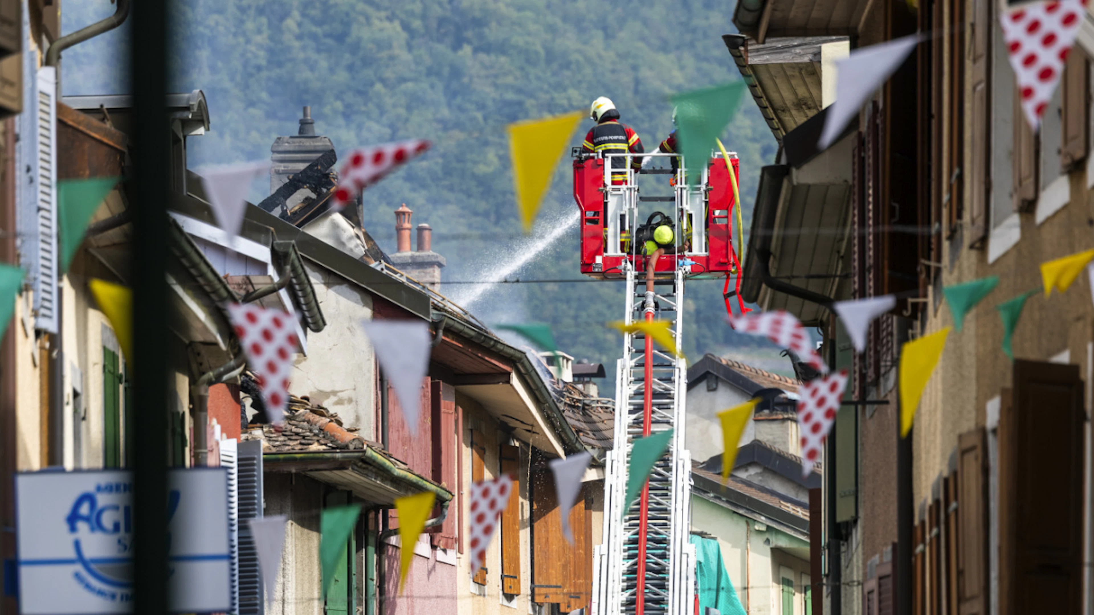 Am Montagvormittag war das Feuer unter Kontrolle.