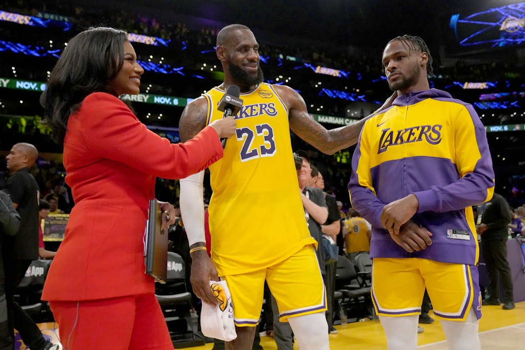bluewin.ch - Why Basketball King James Is Passing Up 100 Million