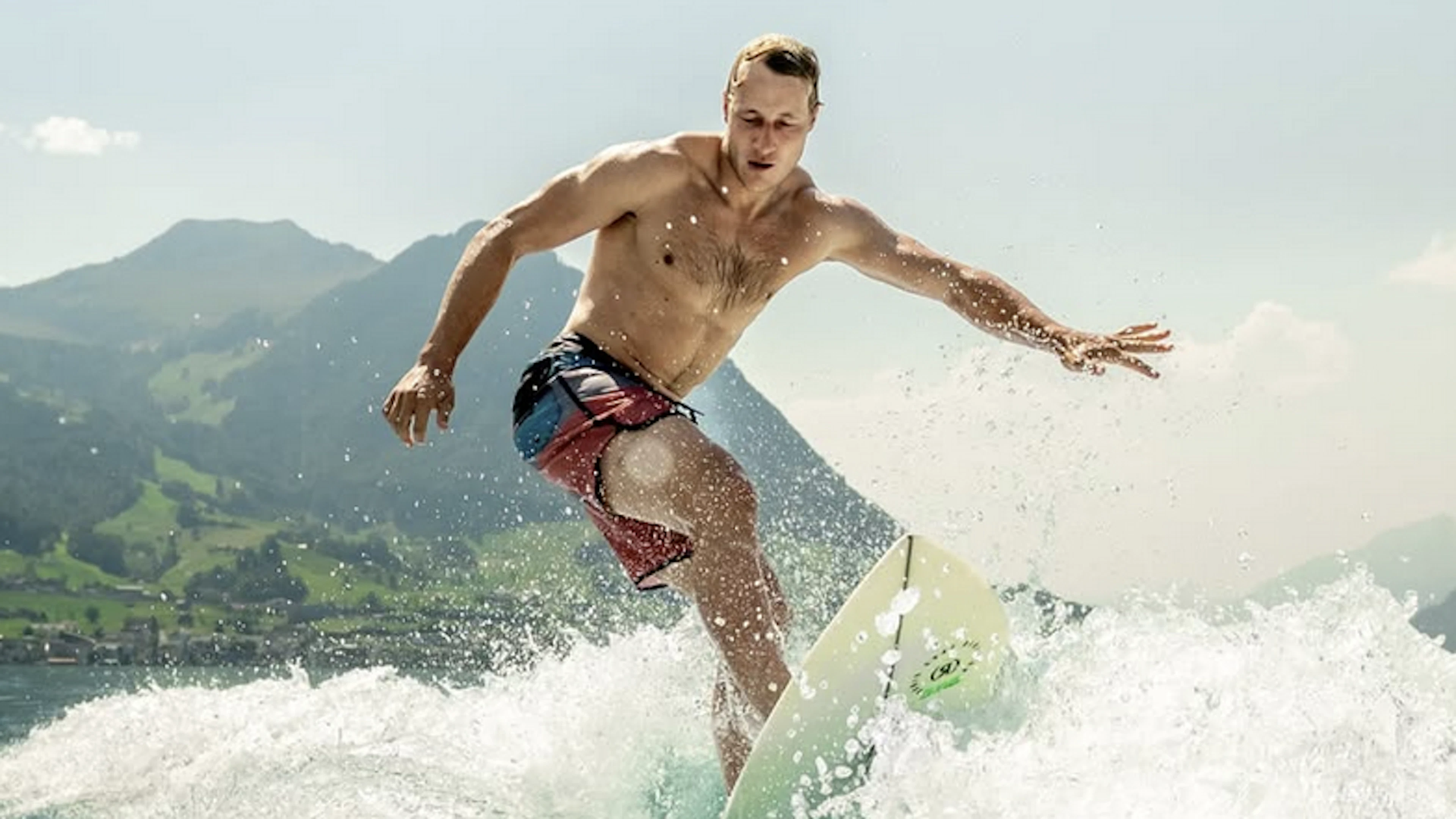 Odermatt bringt sich auf dem Surfbrett in Form