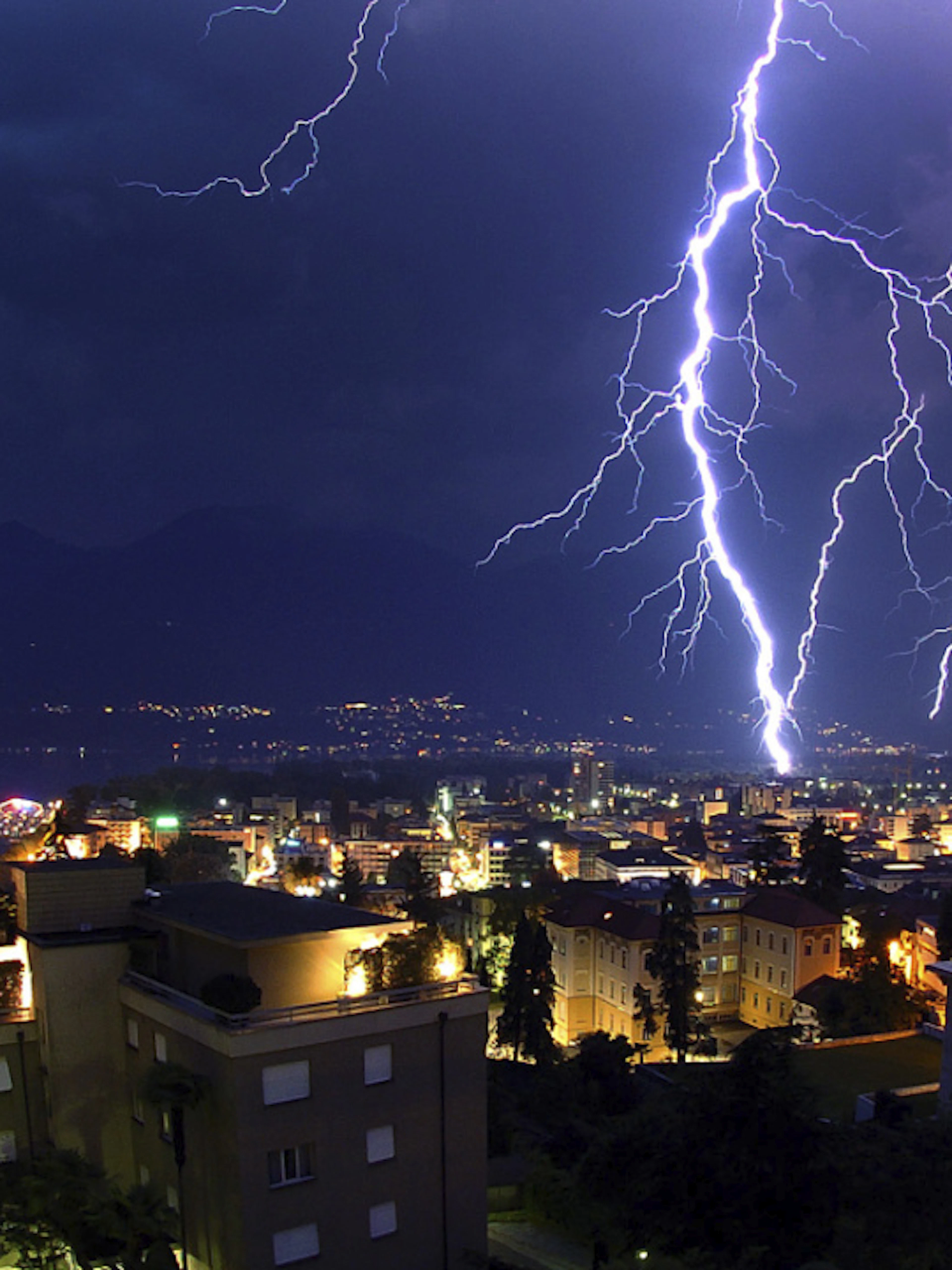 Il Ticino è il cantone più colpito da grandine e di gran lunga il più «fulminato»