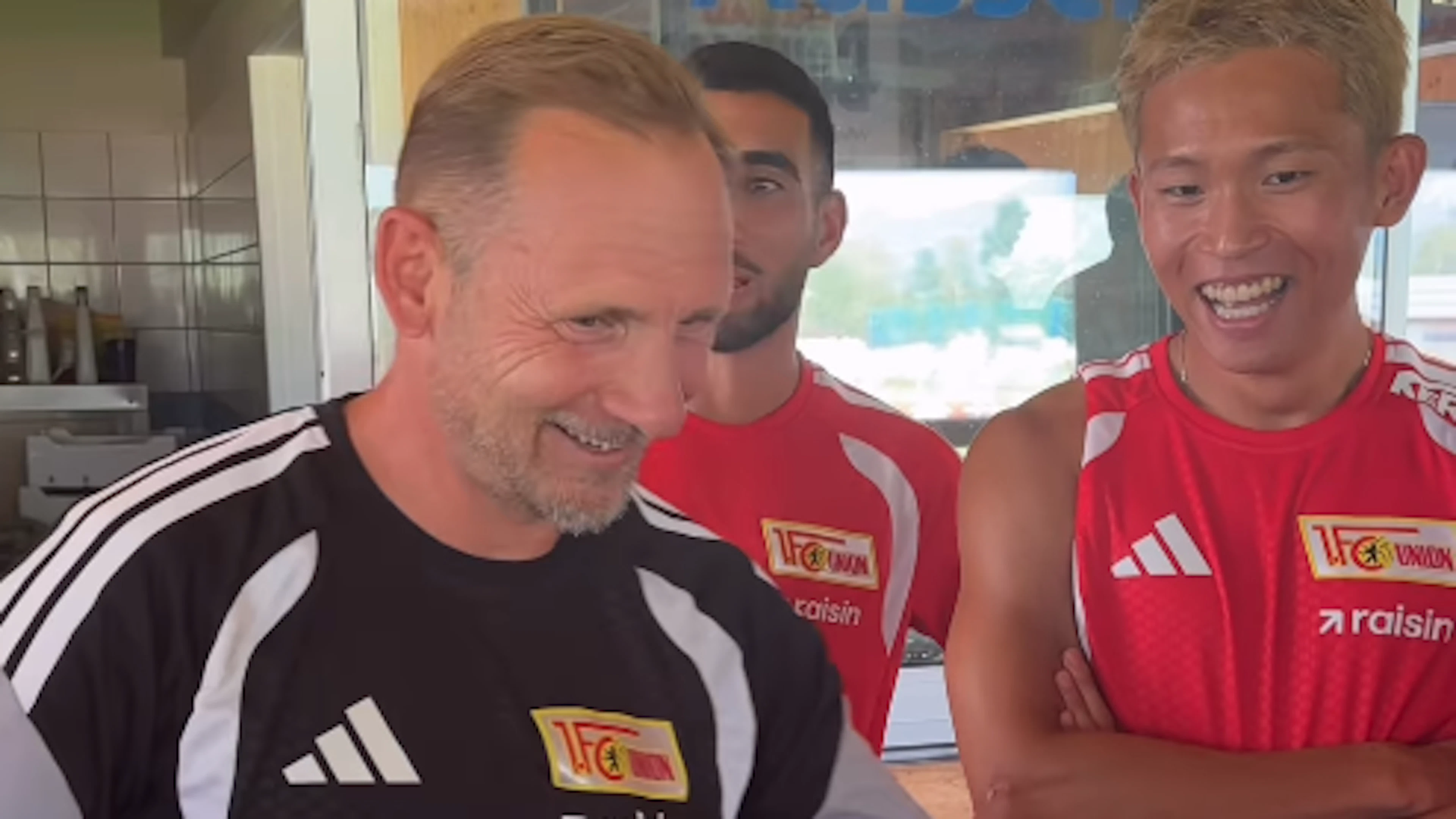 Lustrinelli überrascht Union-Spieler im Trainingslager mit DJ-Set