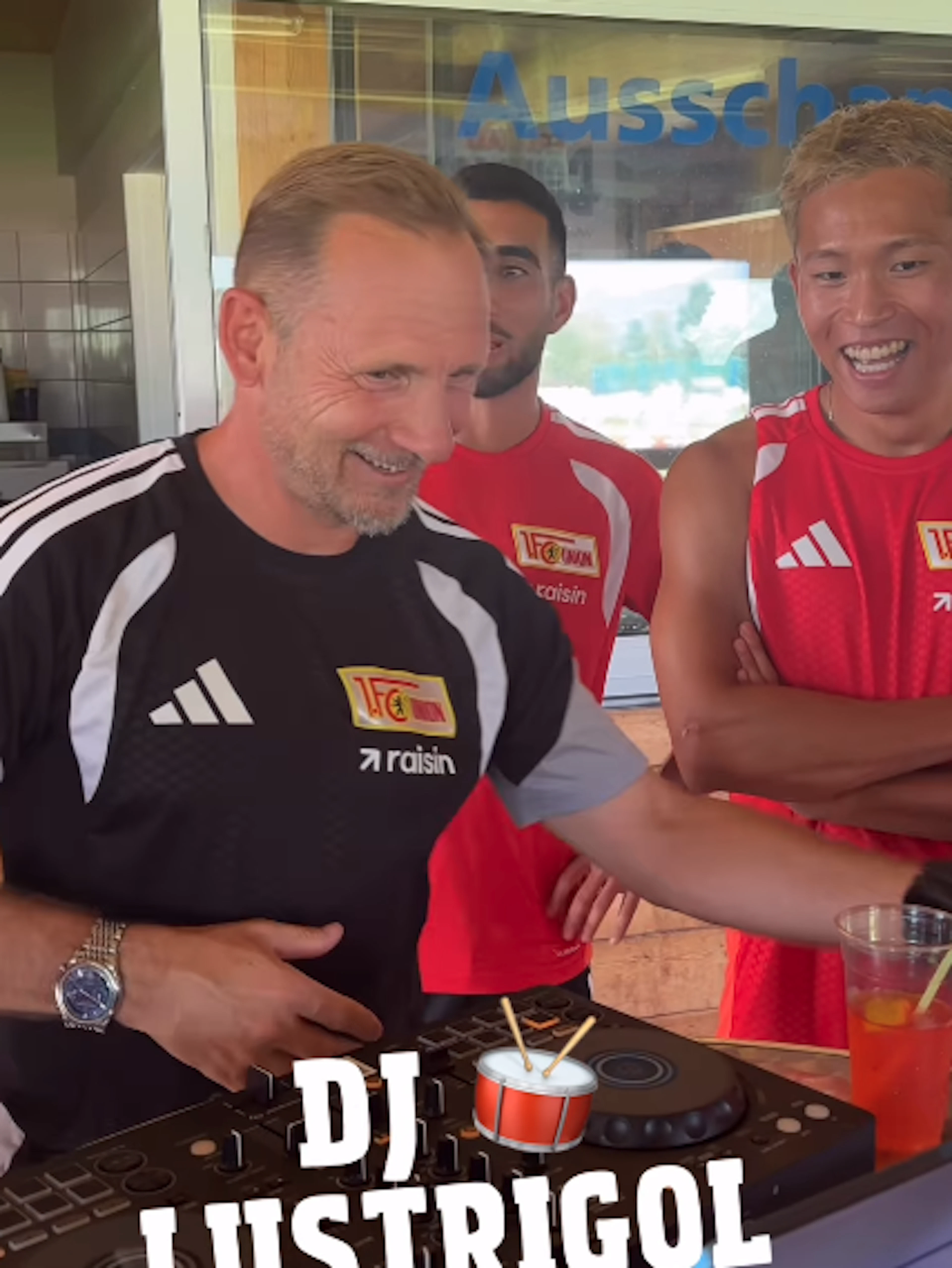 Lustrinelli überrascht Union-Spieler im Trainingslager mit DJ-Set