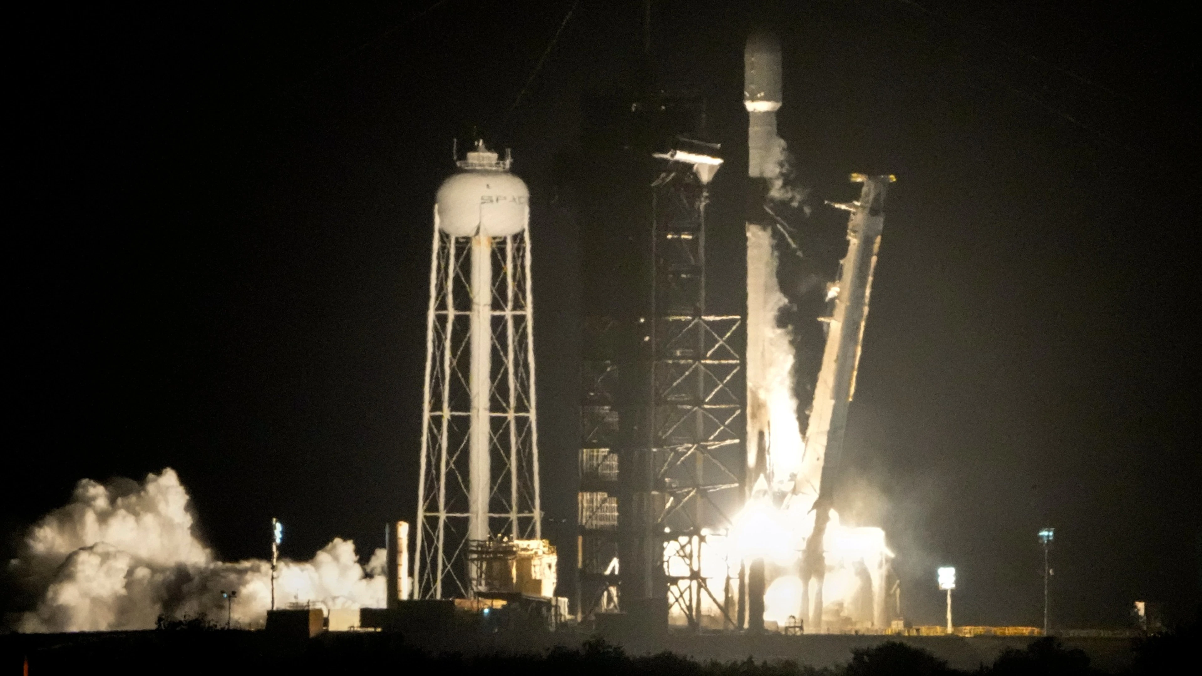 Schlägt heute Teil von SpaceX-Rakete ungeplant auf dem Mond ein?