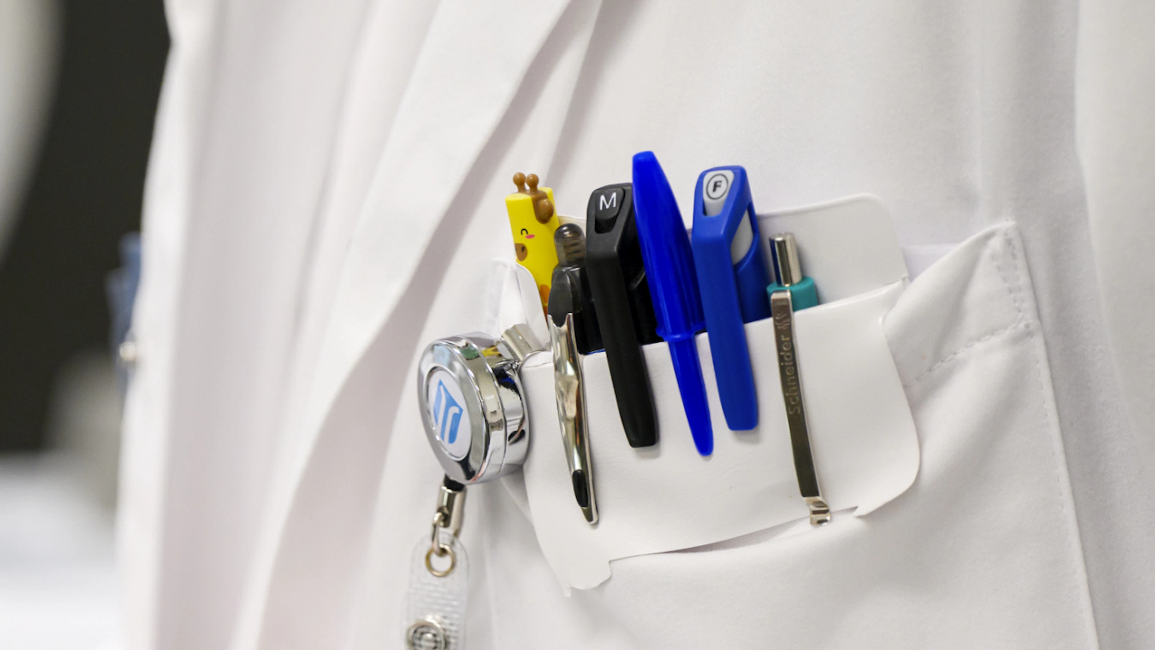 According to a study, emotions do not make doctors unprofessional. (Stock photo)