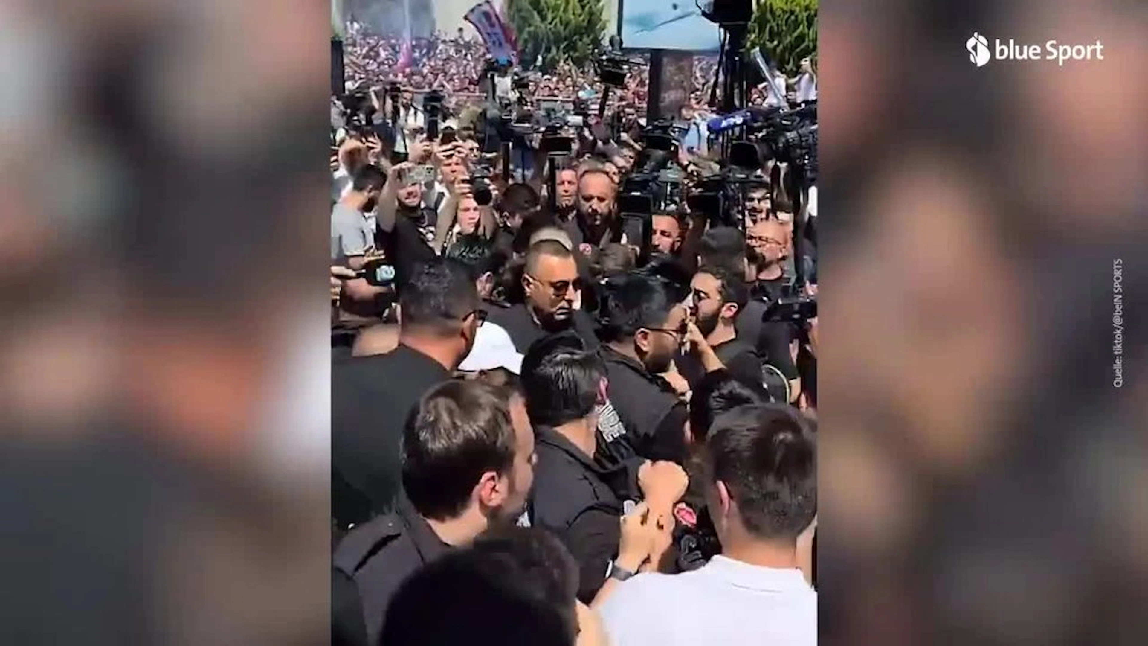 Salah atterra in Turchia fra l'entusiasmo generale