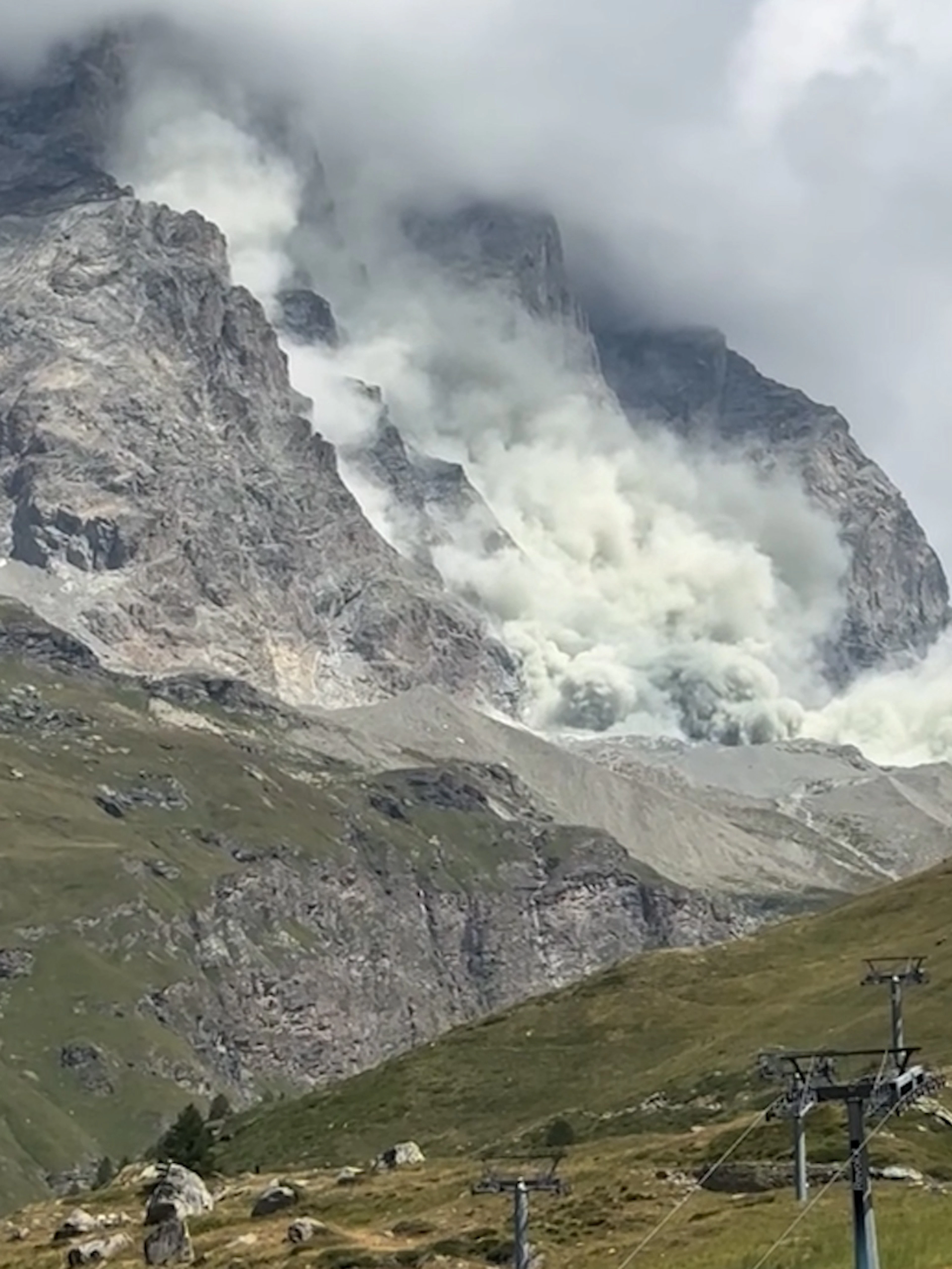 Grossa frana sul Cervino, la situazione climatica nelle Alpi è davvero critica