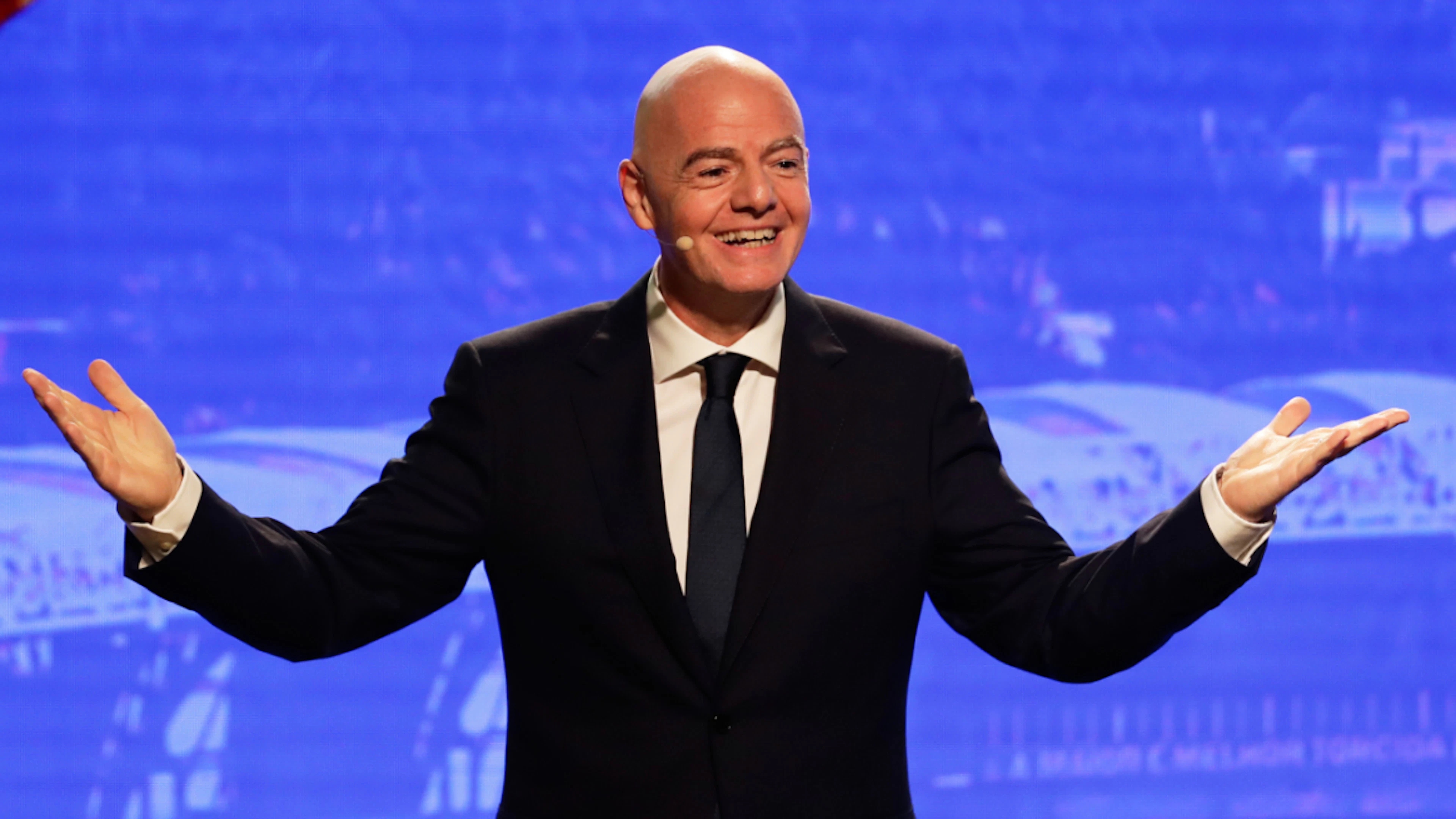 Nonostante le critiche da più parti, la FIFA conferma il pieno sostegno a Infantino