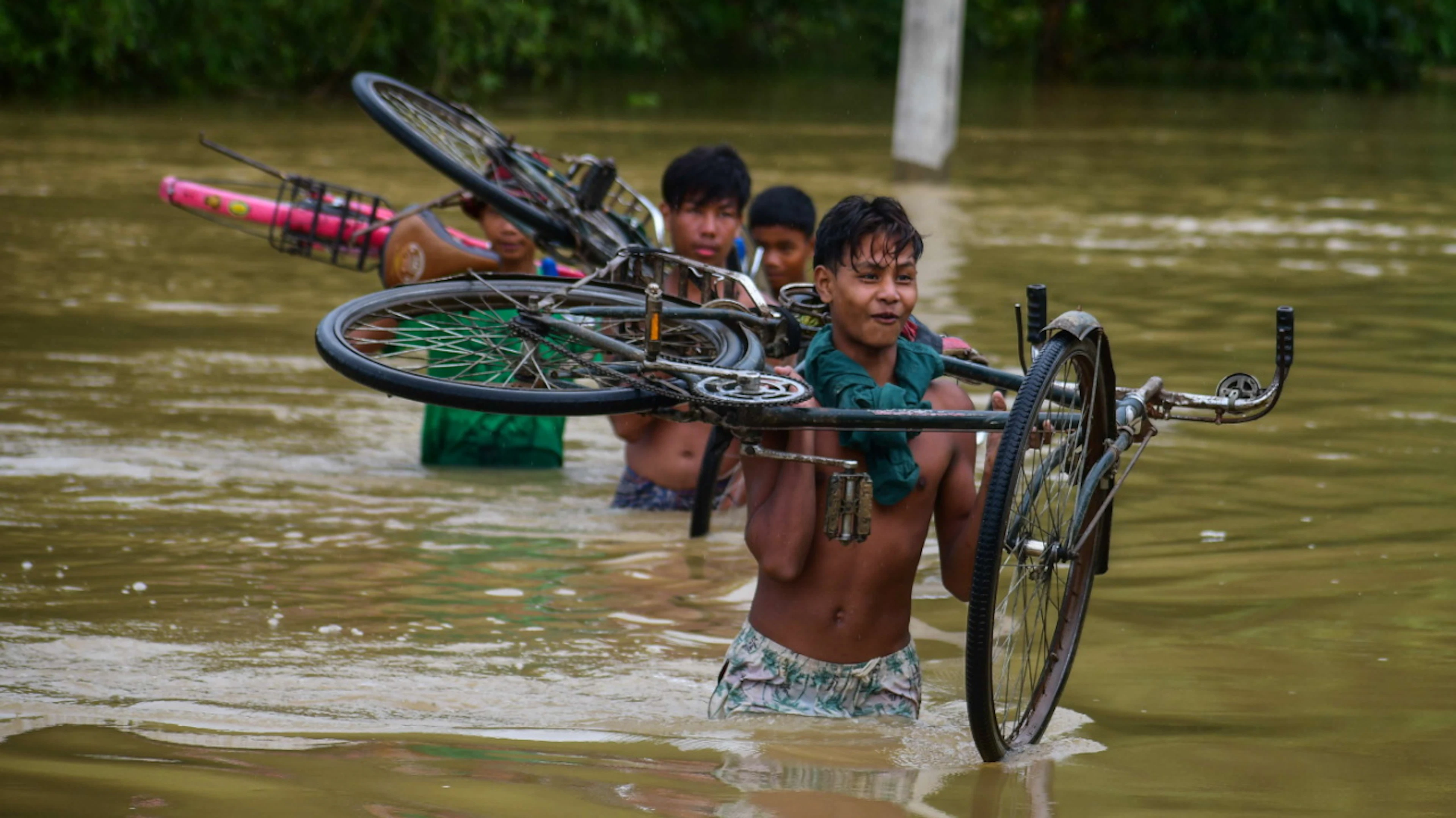 Sale a 95 il bilancio dei morti nelle inondazioni nel nord-est dell'India