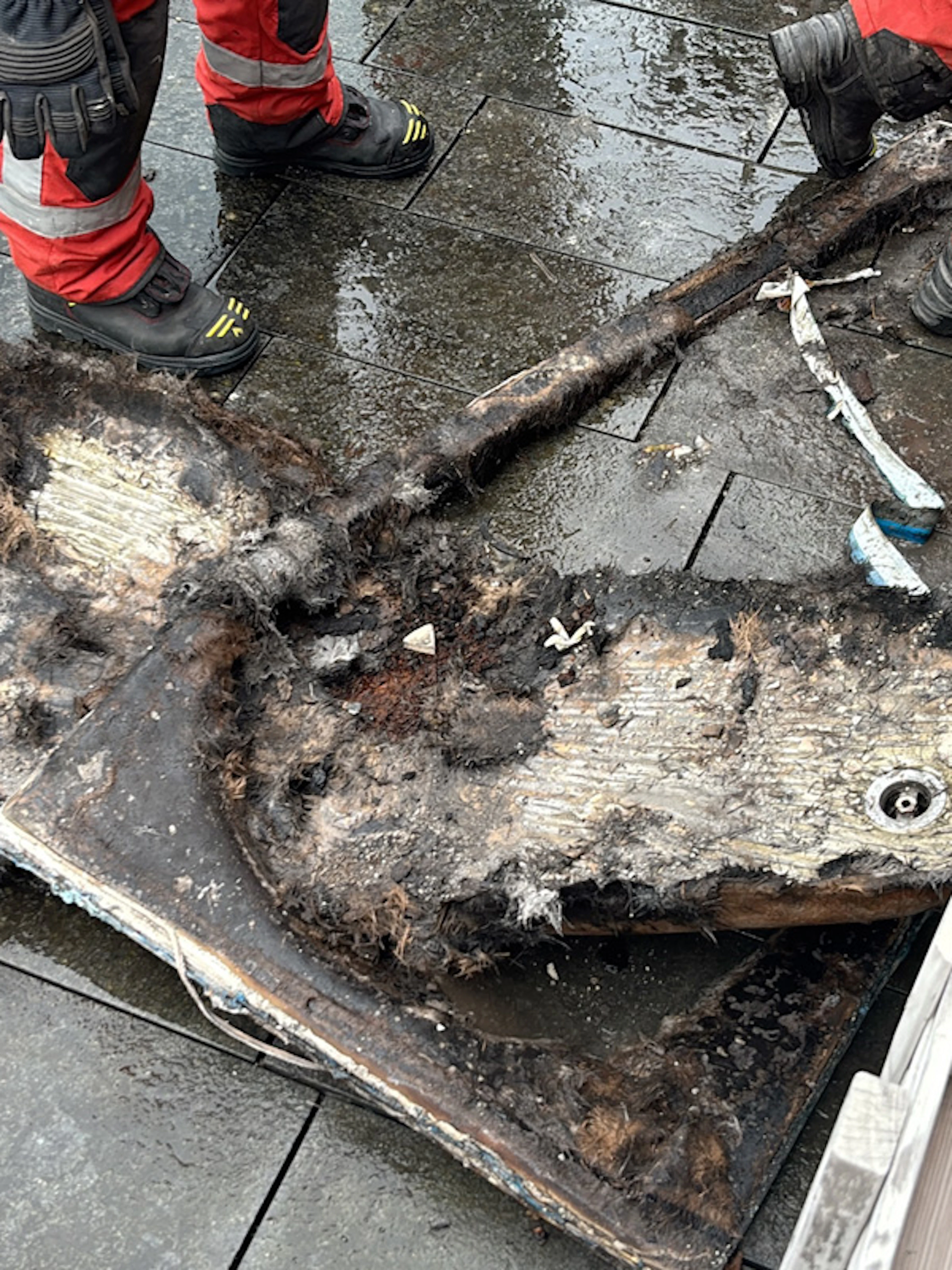 Vergessenes Teelicht setzt Badewanne in Brand