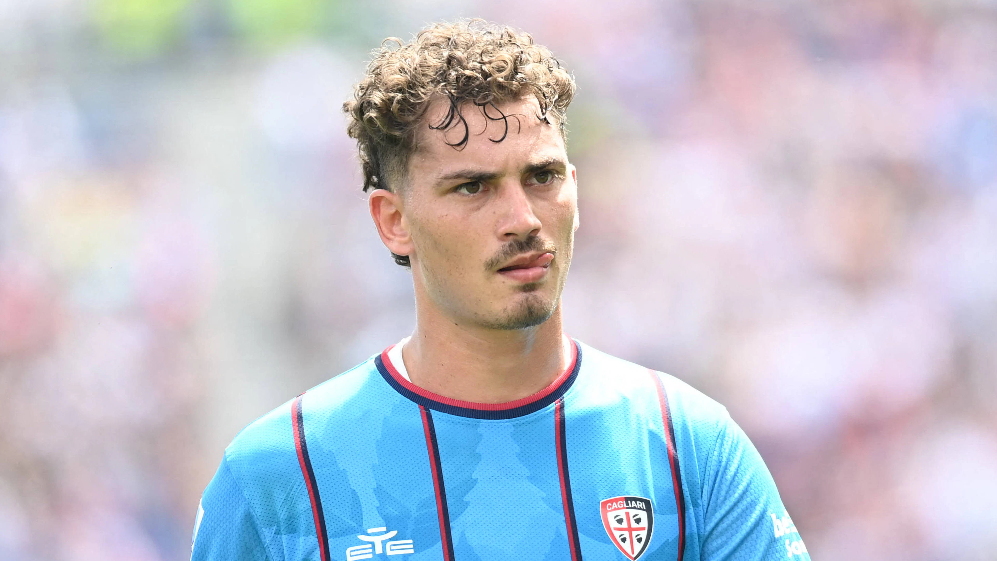 Controversy Surrounding Former FCB Forward Esposito: Cagliari Calls It an “Attempt at Blackmail”