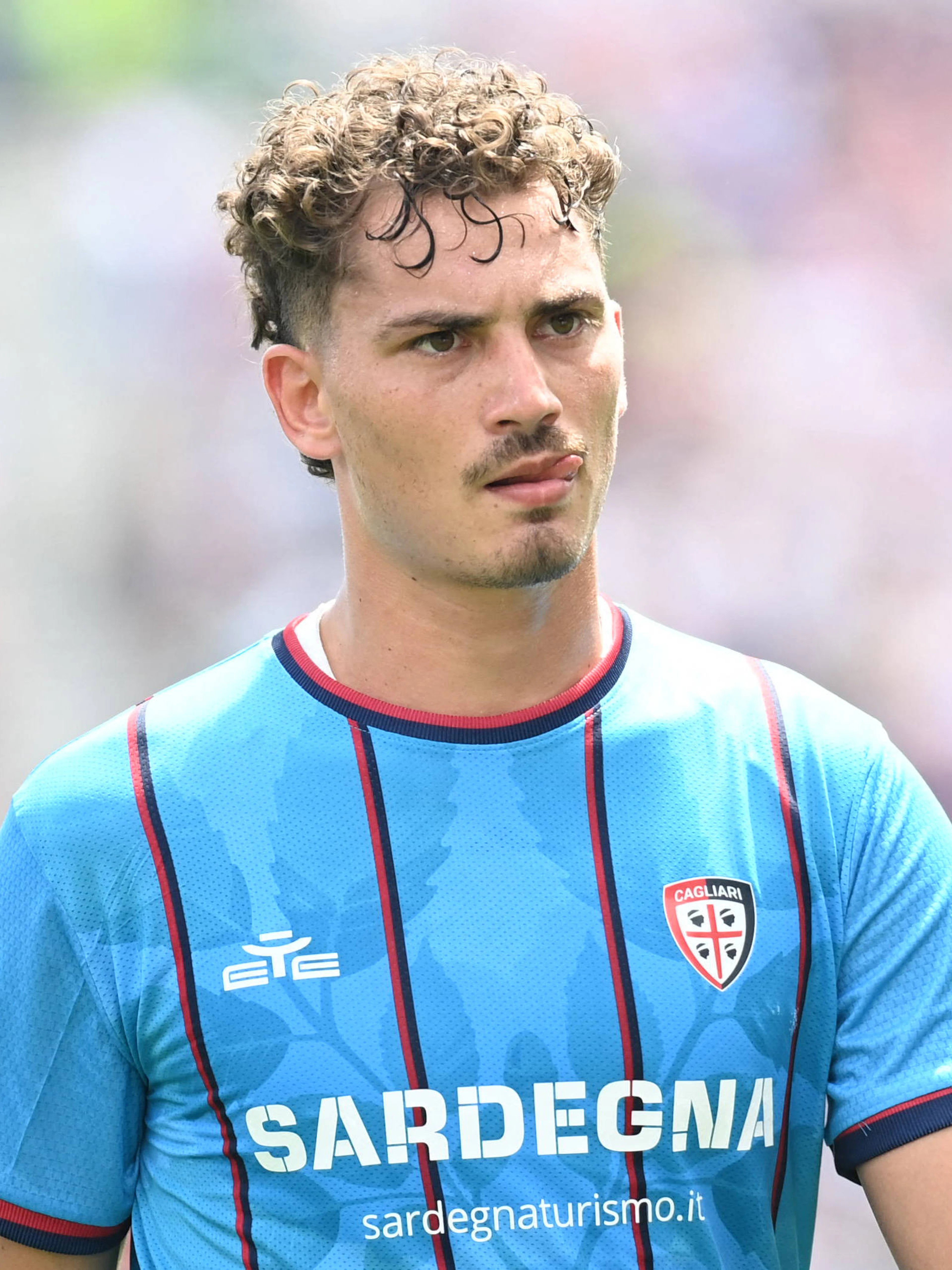 Controversy Surrounding Former FCB Forward Esposito: Cagliari Calls It an “Attempt at Blackmail”