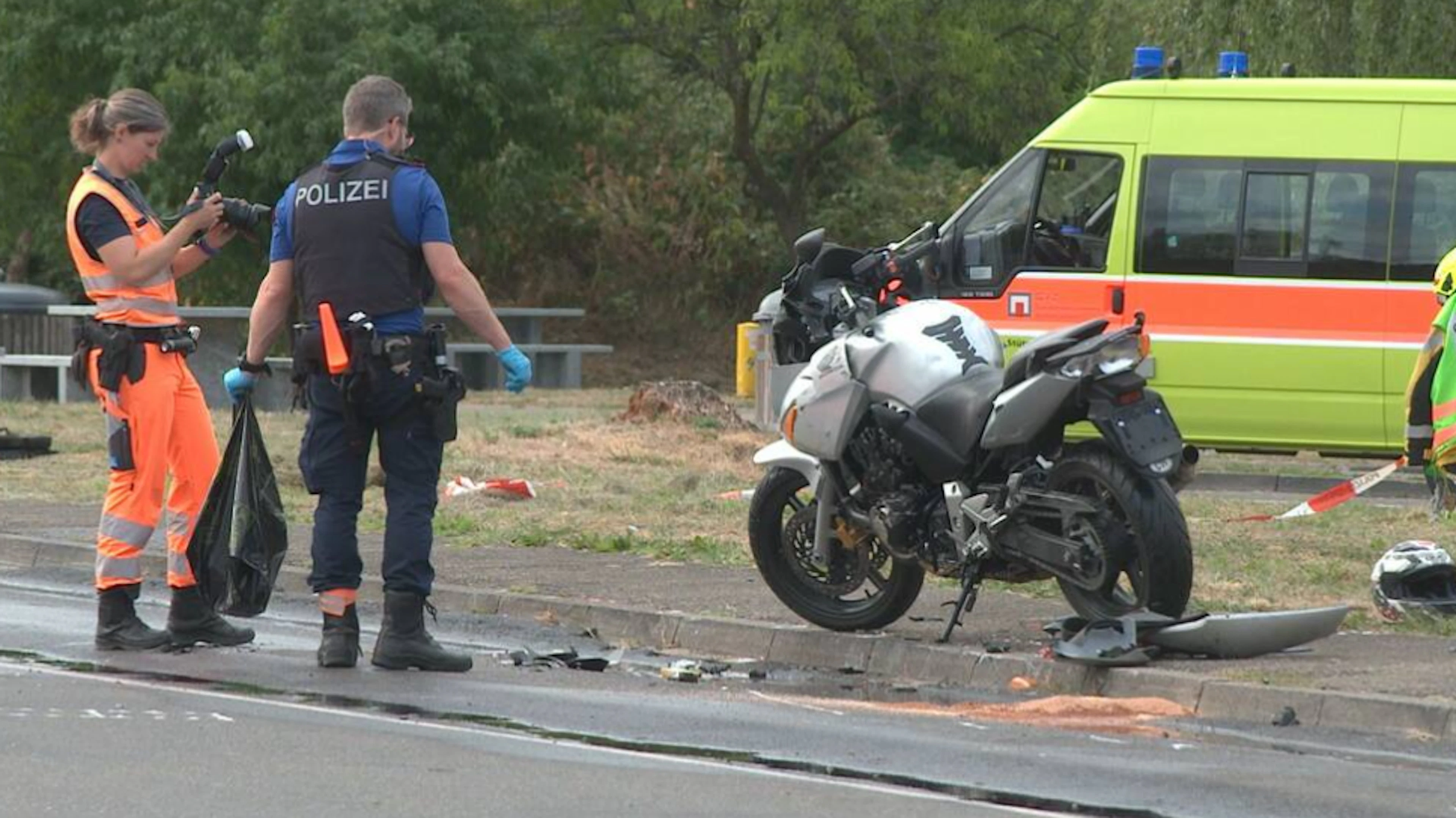 Zwei Männer verunfallen auf Töff – beide sterben