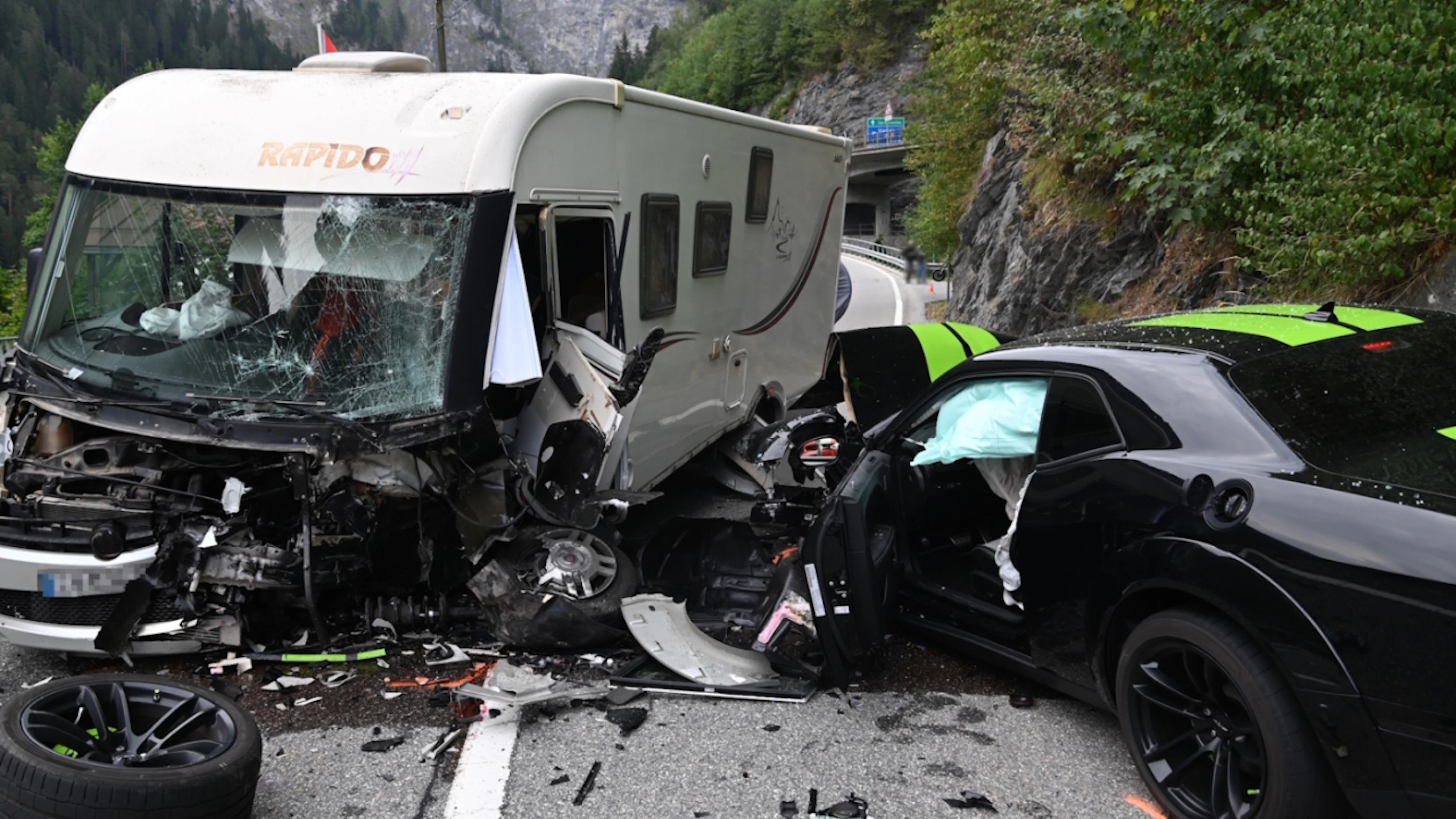 Collisione frontale fra un camper e un'auto a Rongellen