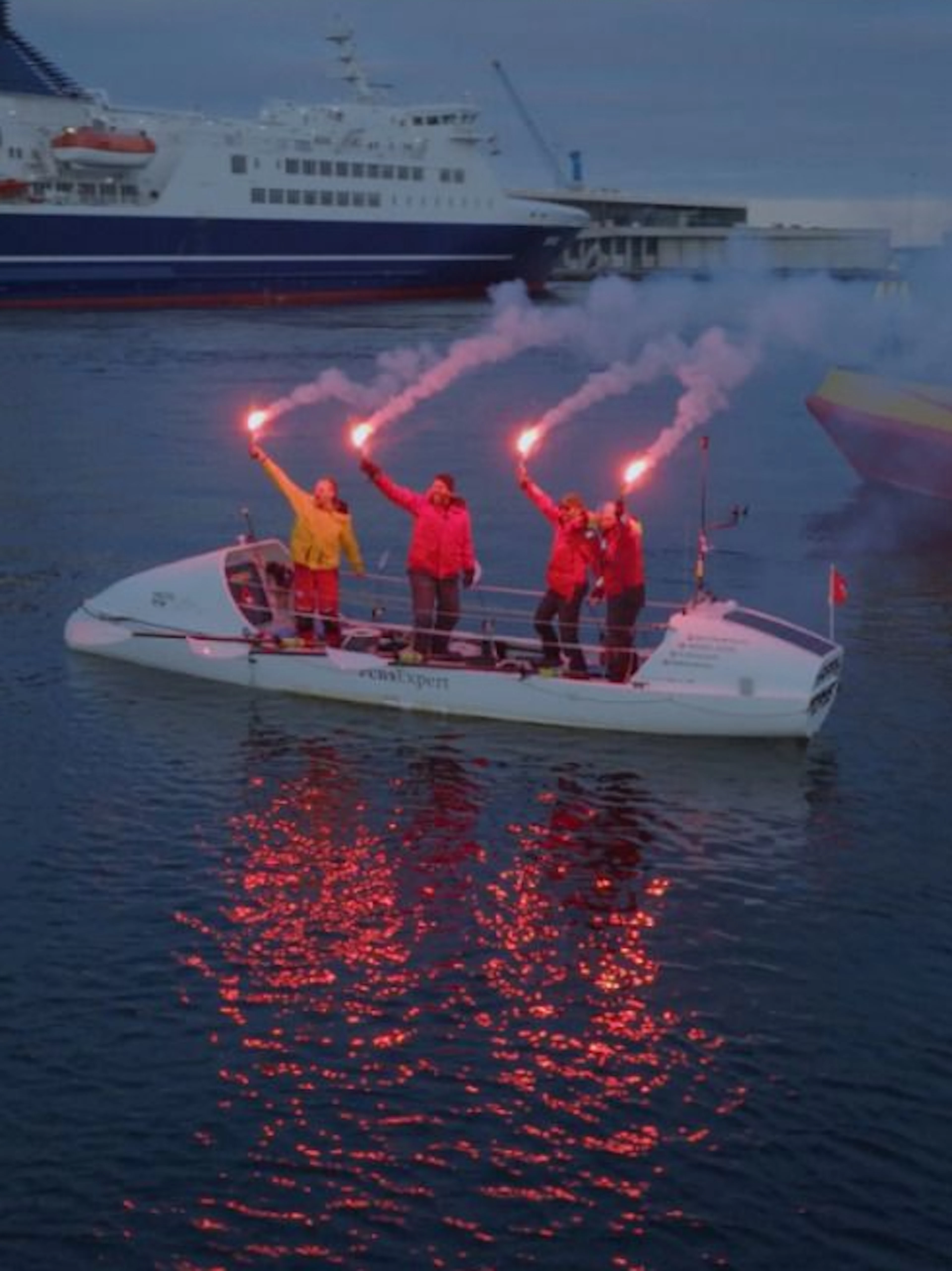 Schweizer durchqueren Arktis als Erste vollständig in einem Ruderboot