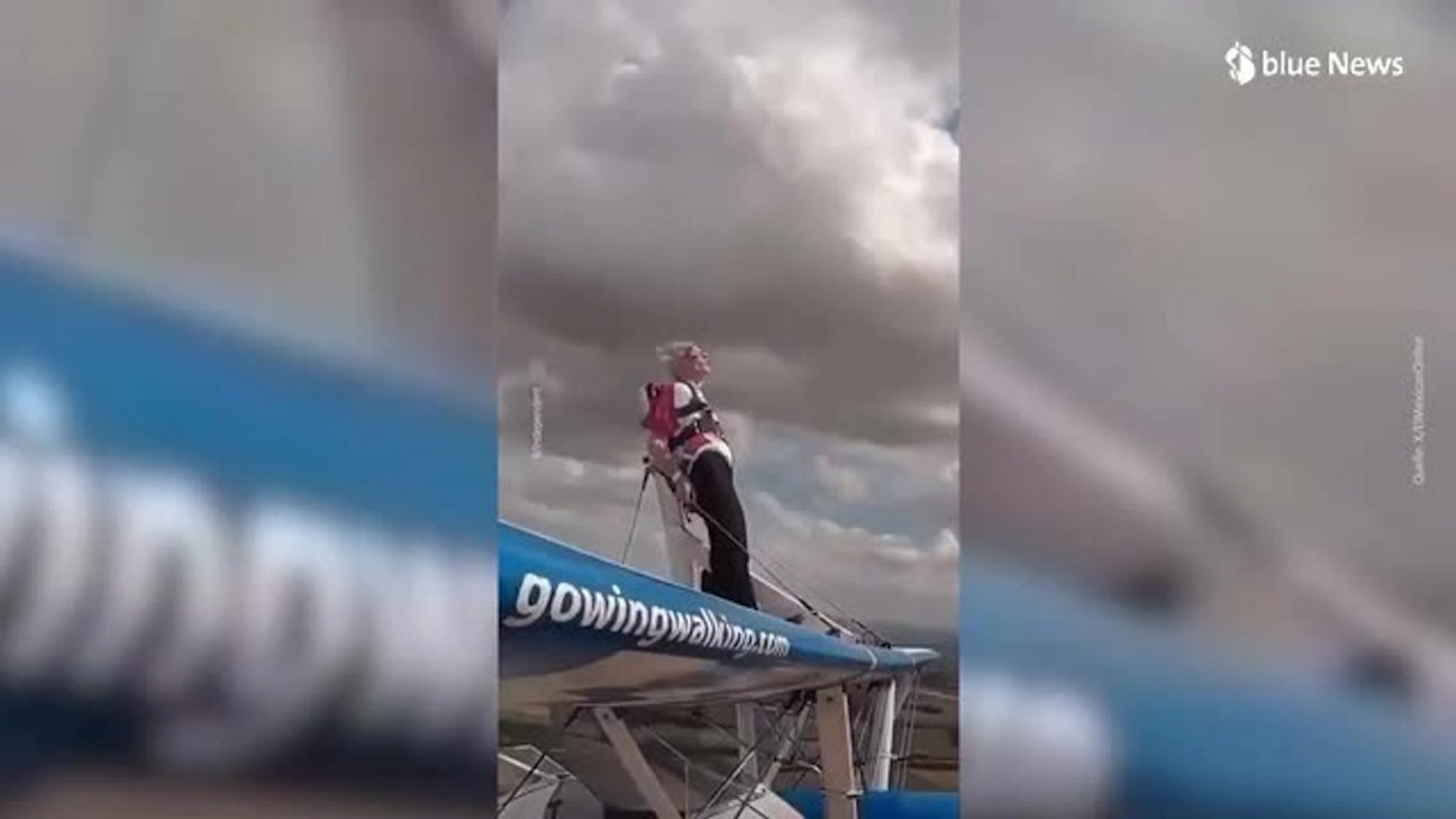 Riskantes Manöver: Hier macht eine 97-Jährige einen Looping – auf dem Flugzeugdach
