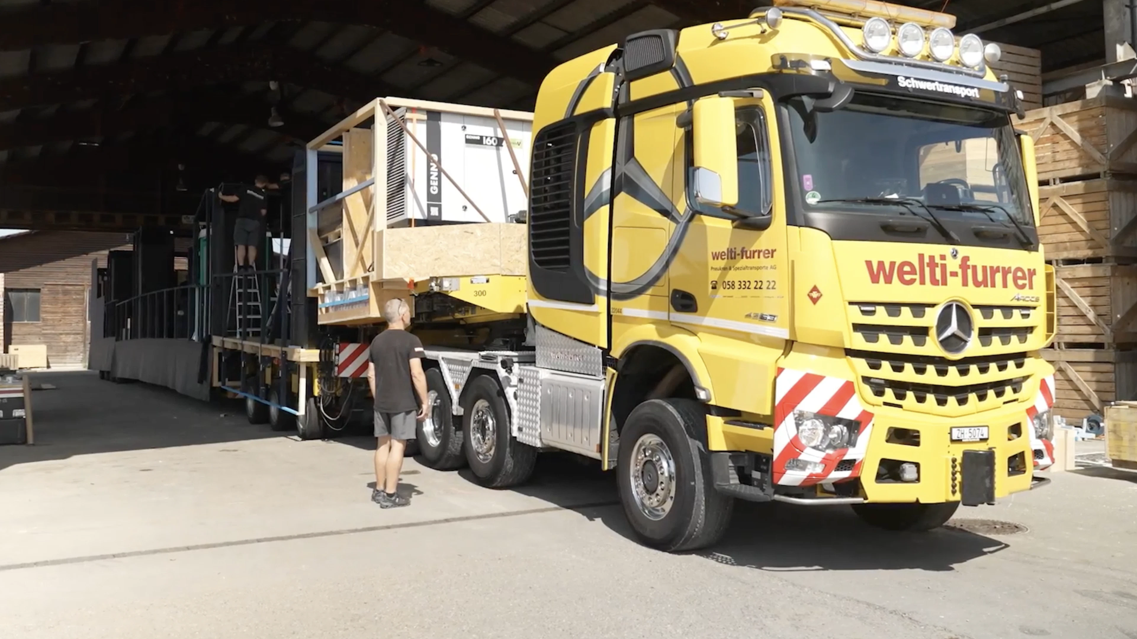 240 Personen, zwei Toitois und ganz viel Techno – so entsteht ein Love Mobile