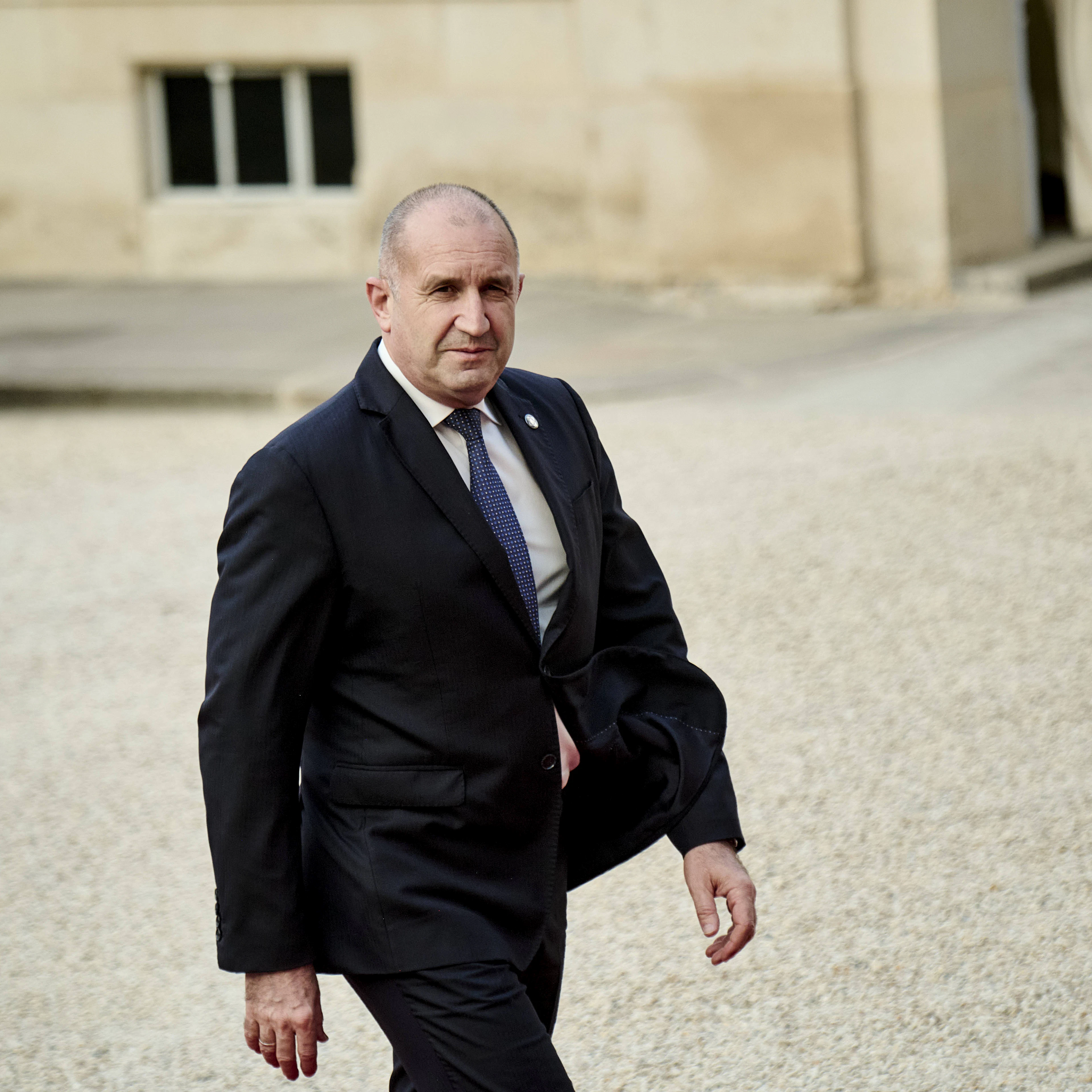 «Forte explosion avec une fumée noire»