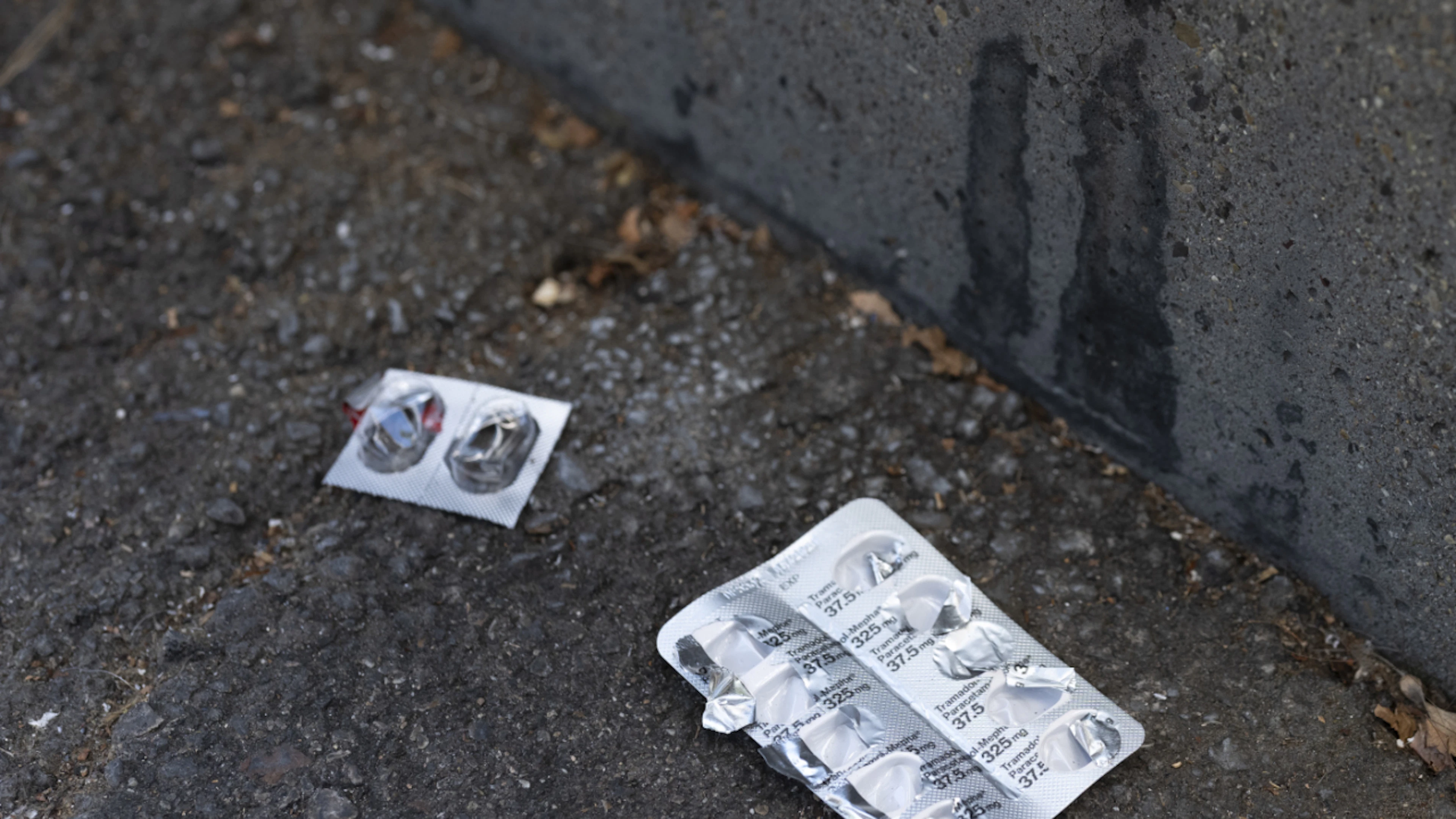 Des poubelles de couleur vive aident à combattre le littering