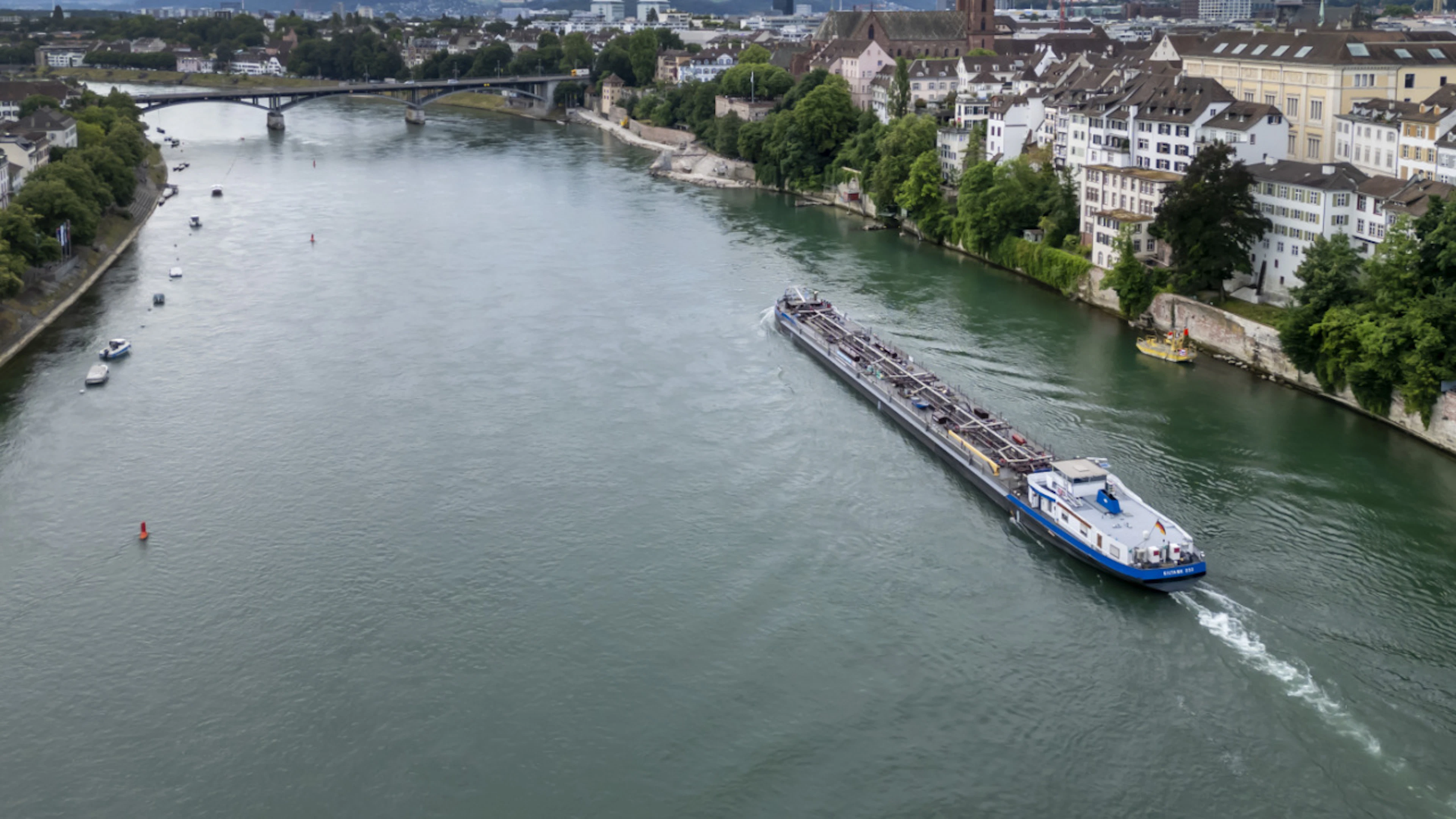 Rhein wegen tiefen Pegelstand fast nicht mehr durchgängig befahrbar