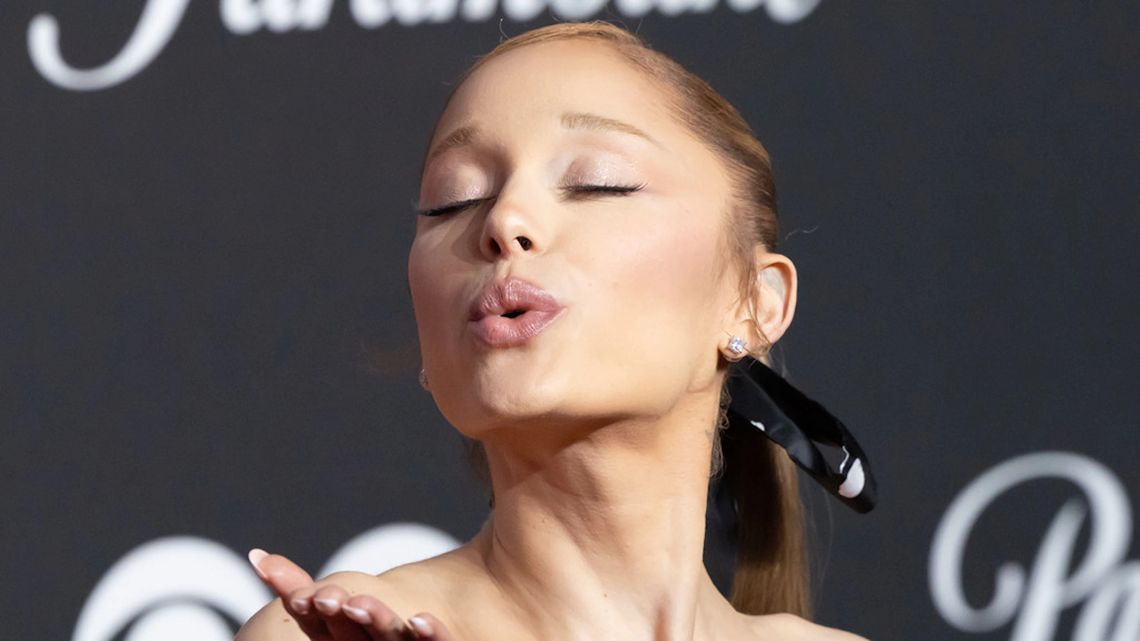 L'album d'Ariana Grande cartonne malgré les critiques sur son physique