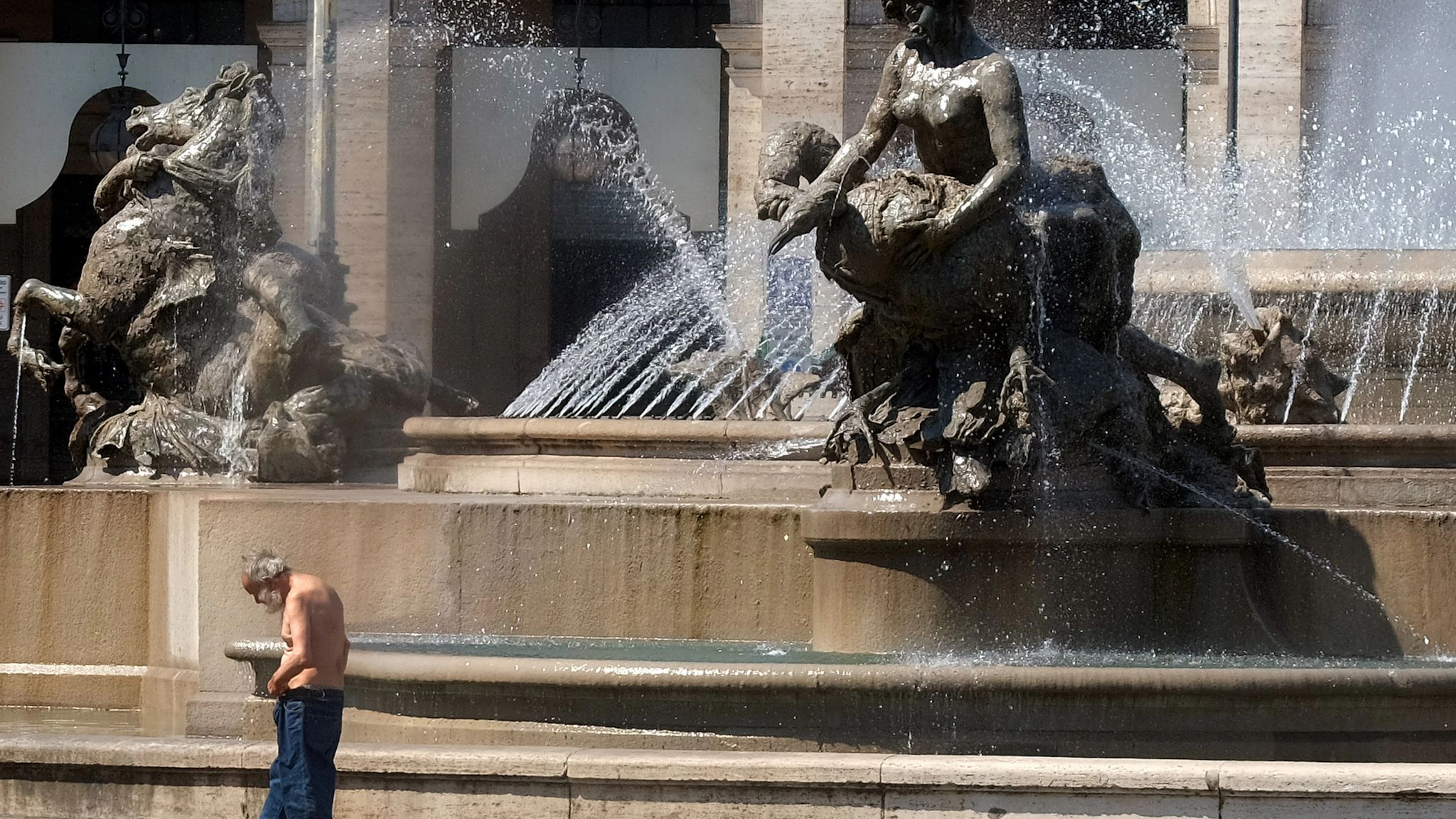 Deutscher badet in Roms Brunnen – jetzt wird es teuer