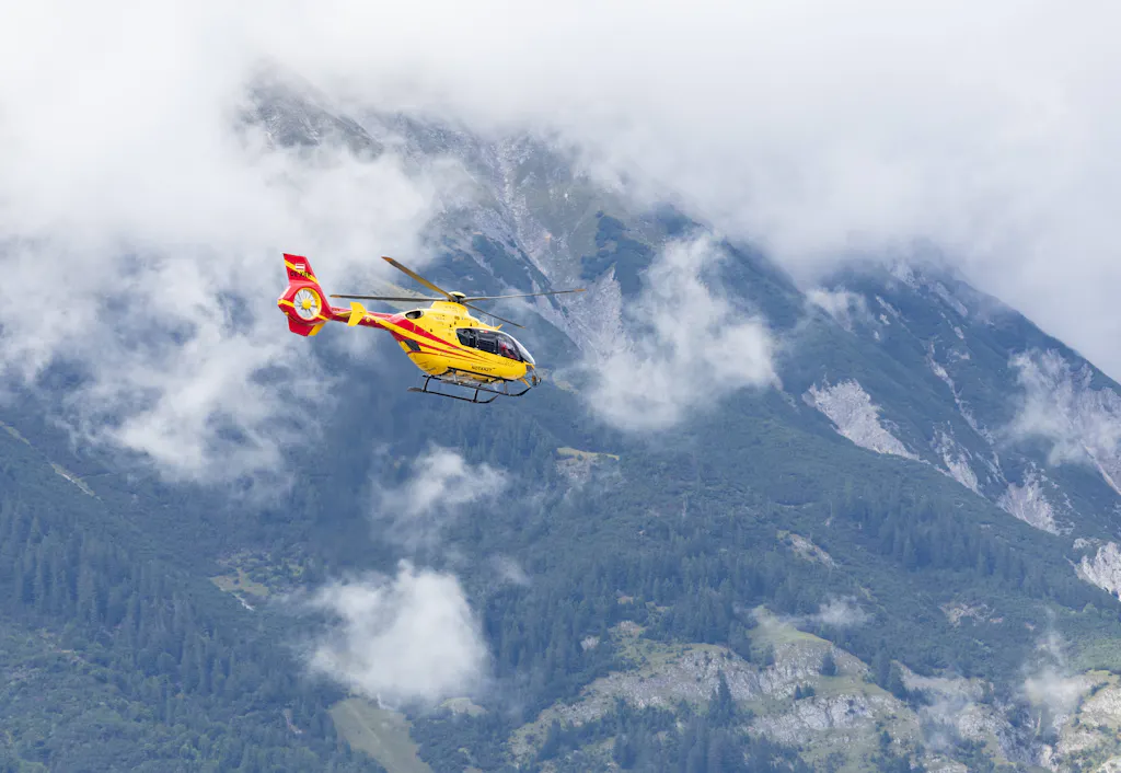 Families with young children get lost in the high mountains
