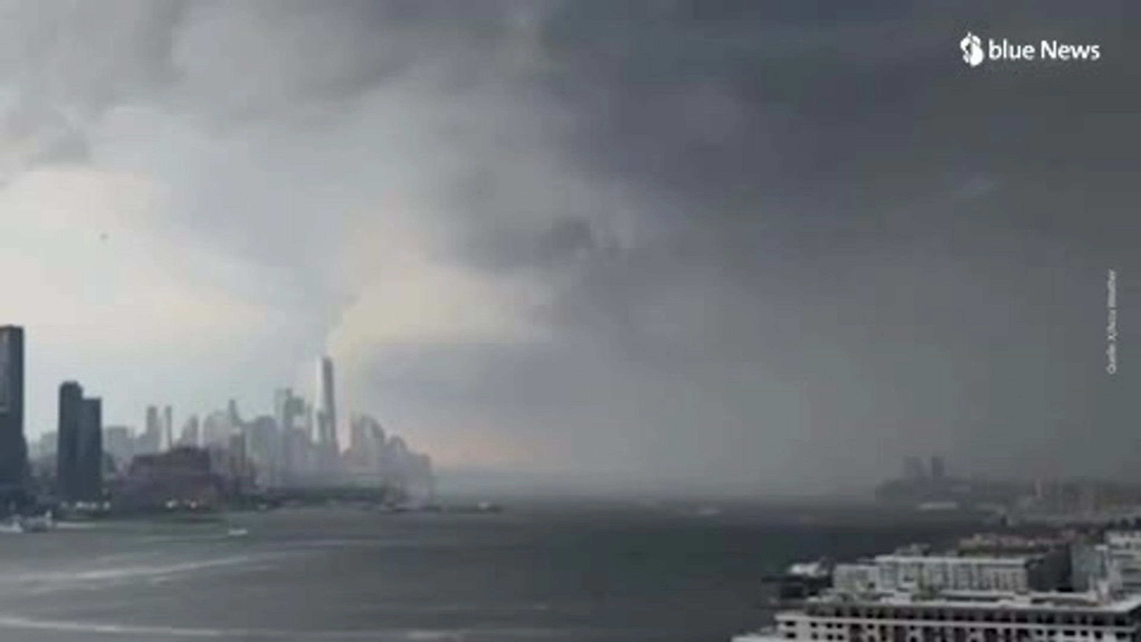Volltreffer: Video zeigt Blitzeinschlag in World Trade Center