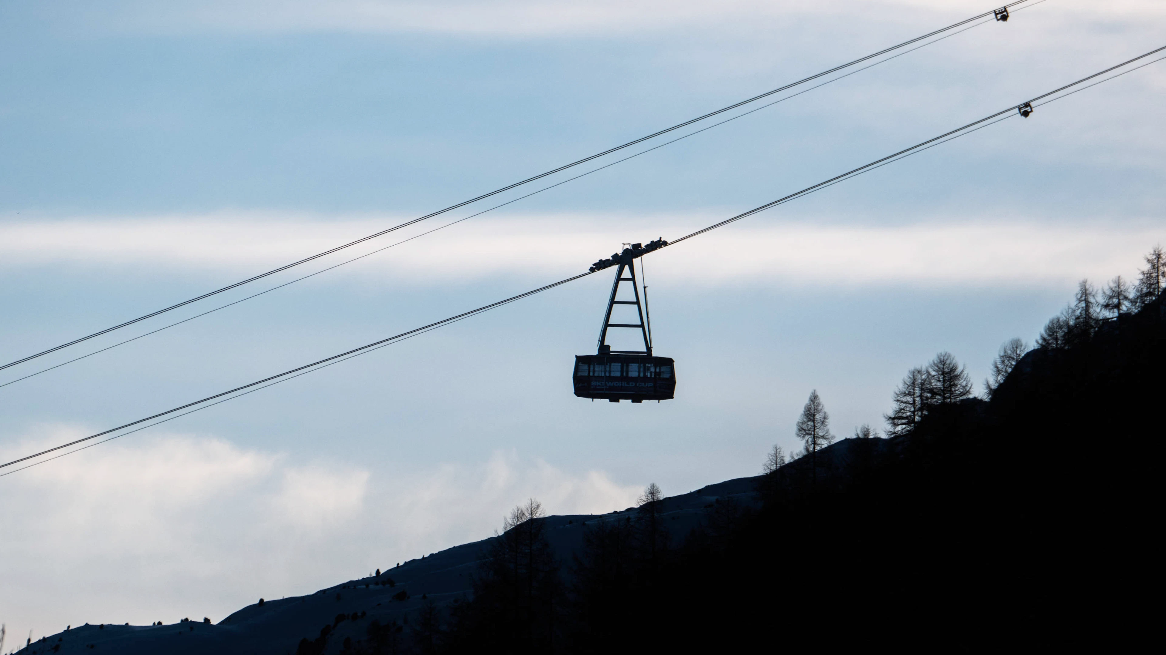 Recalés devant un téléphérique en Suisse, des touristes français crient à l’injustice !