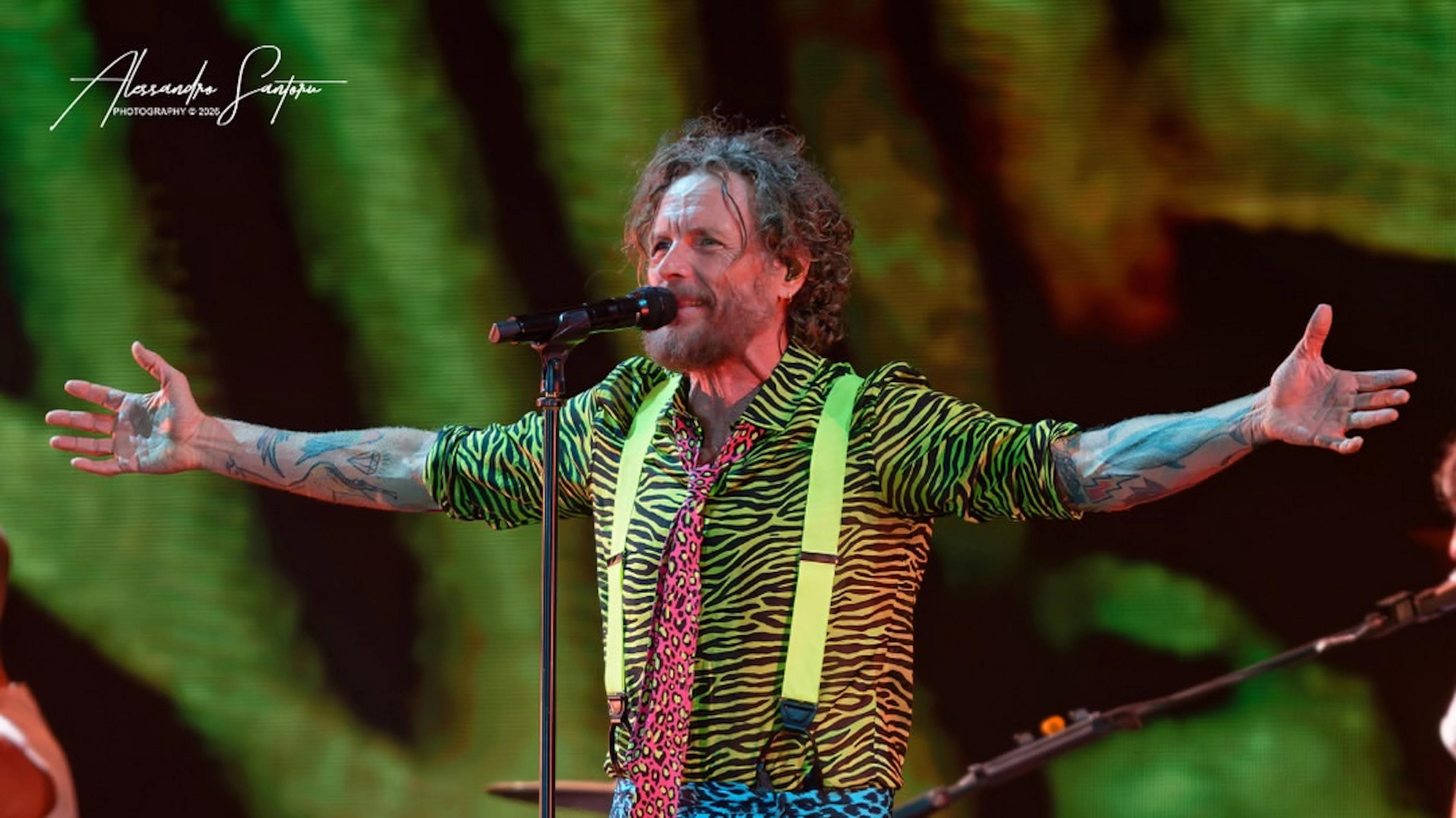 Jovanotti boccia i concerti negli stadi: «È l'ambiente peggiore per un live»